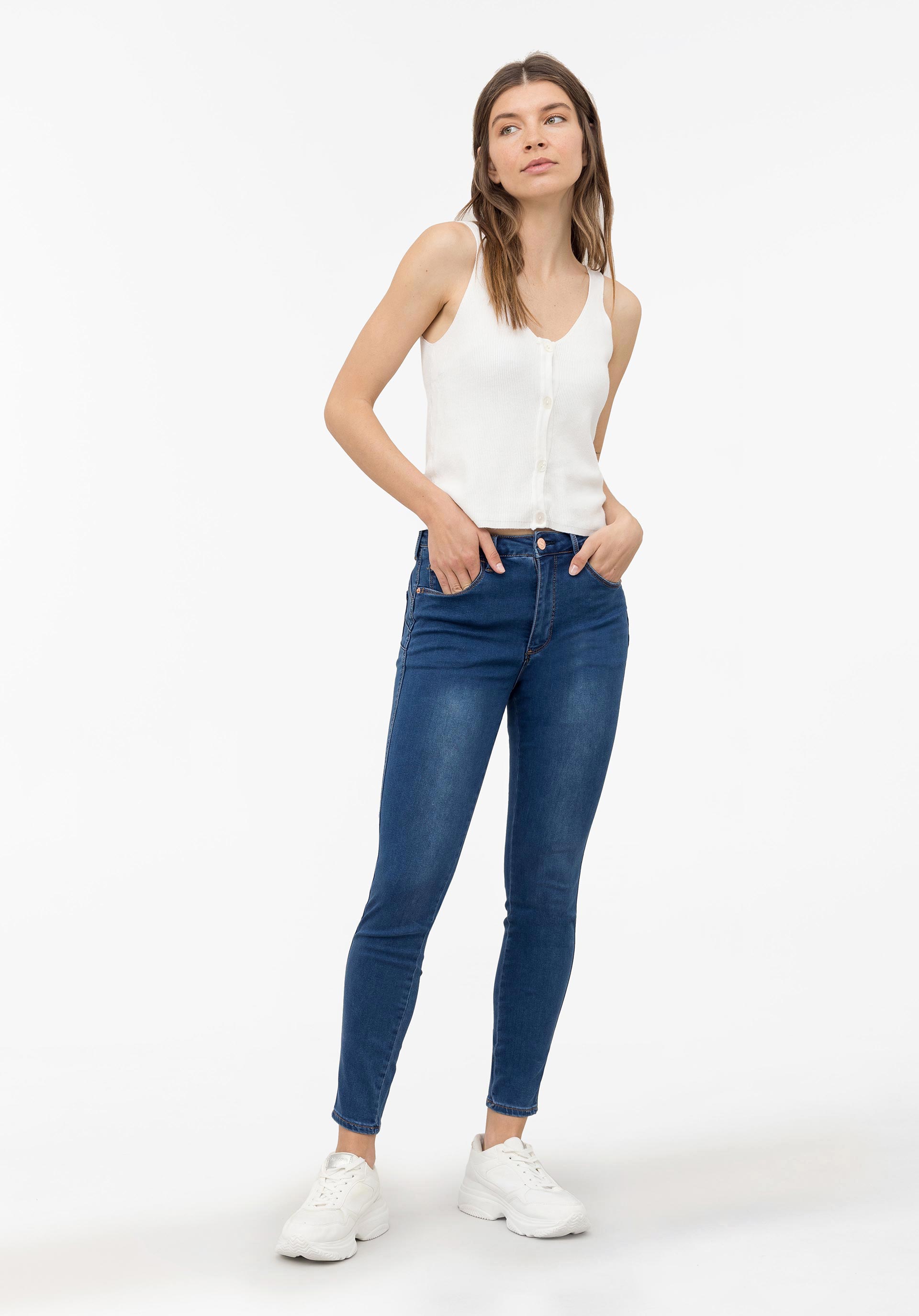Jeans Push-up Skinny Cintura Média