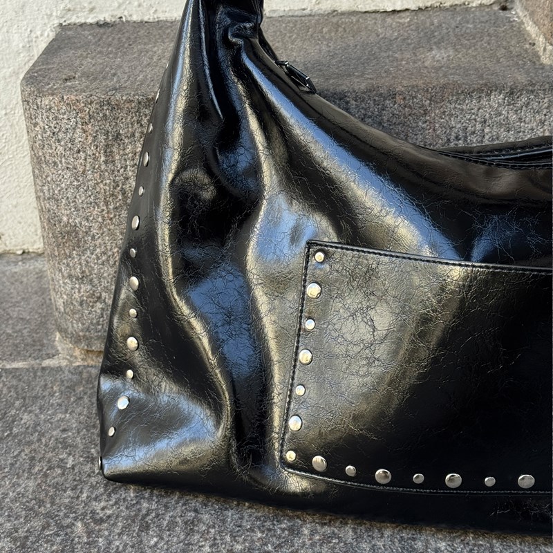 PITAYA<br>Skuldertaske Ella stud bag