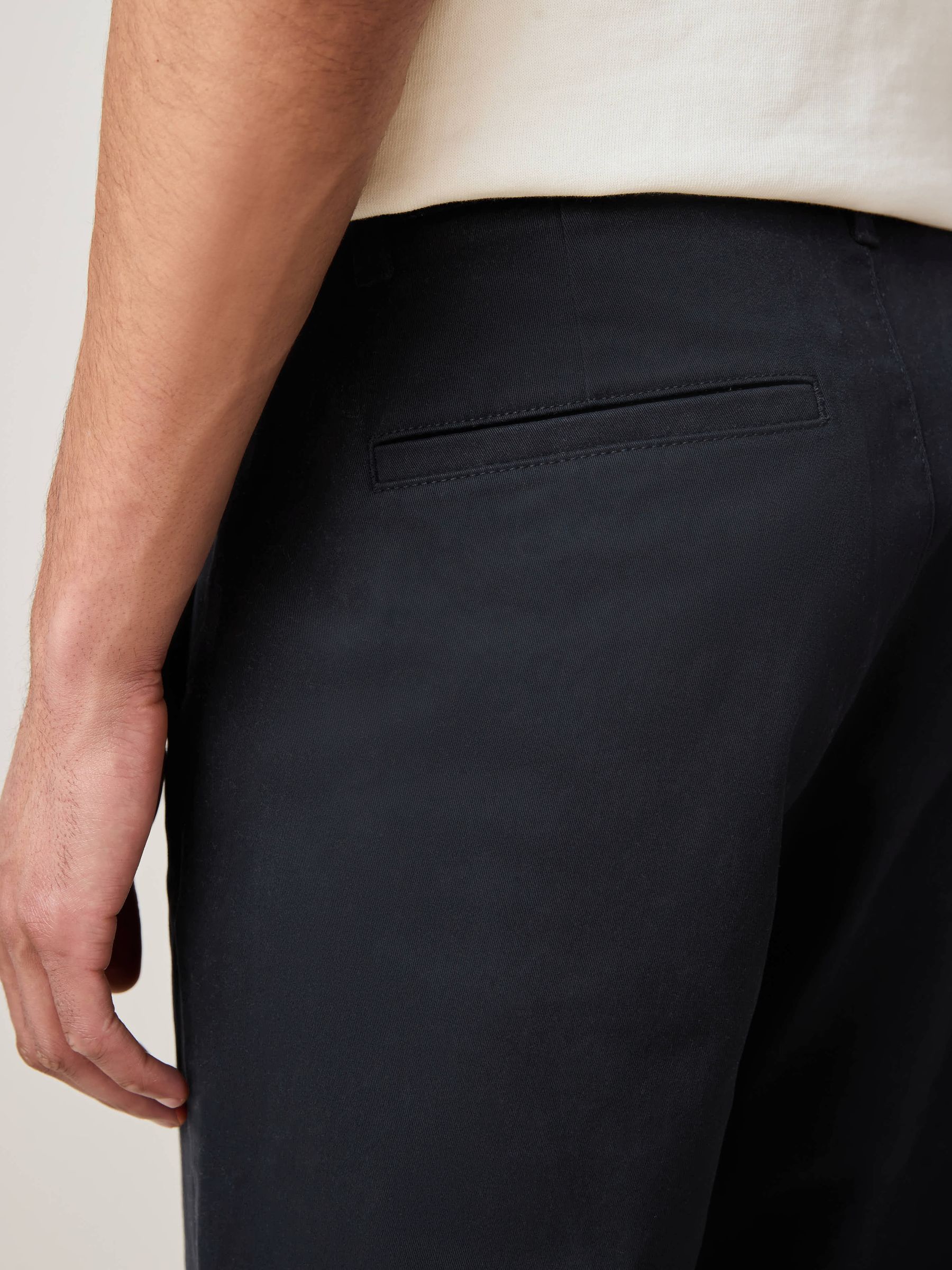 Donkerblauw - Standaard toelopende pasvorm - Stretchy chino