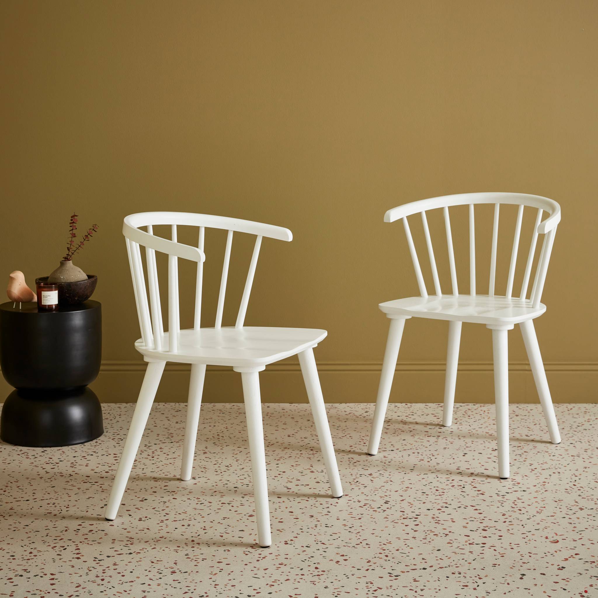 Lot de 2 chaises blanches à barreaux en bois et contreplaqué. Paula. L 51 x p 53 x h 75cm