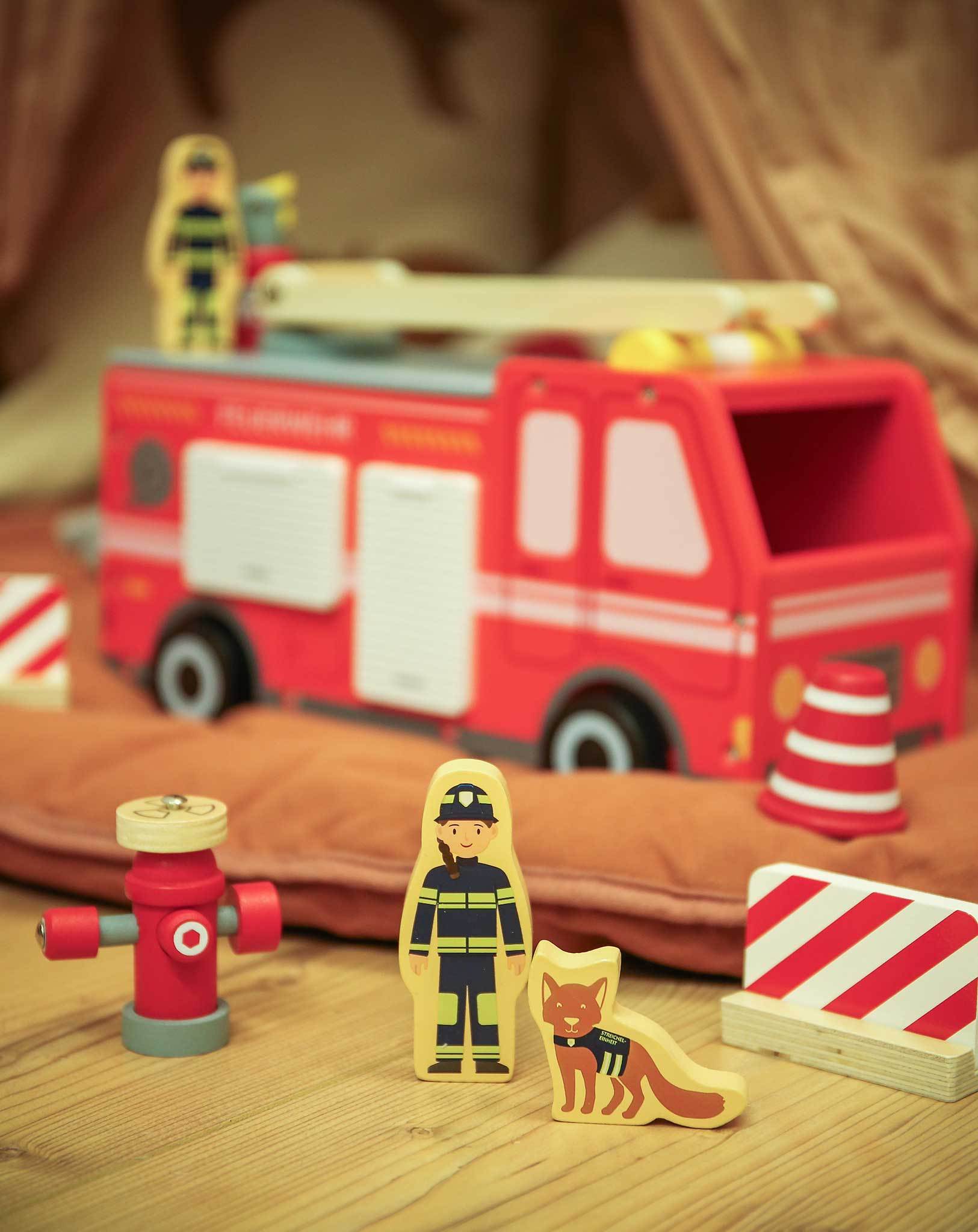 Feuerwehrwagen LÖSCHTRUPP aus Holz