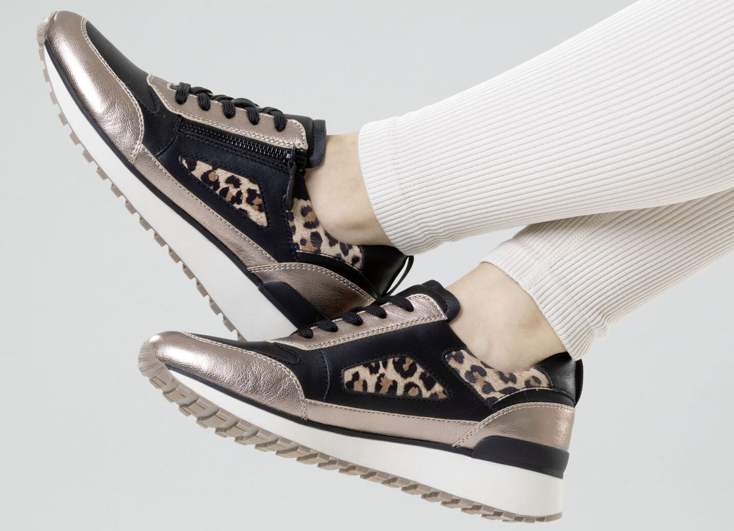 Caprice, trendige Damen-Sneaker, Weite G, mit herausnehmbarem Lederfussbett
