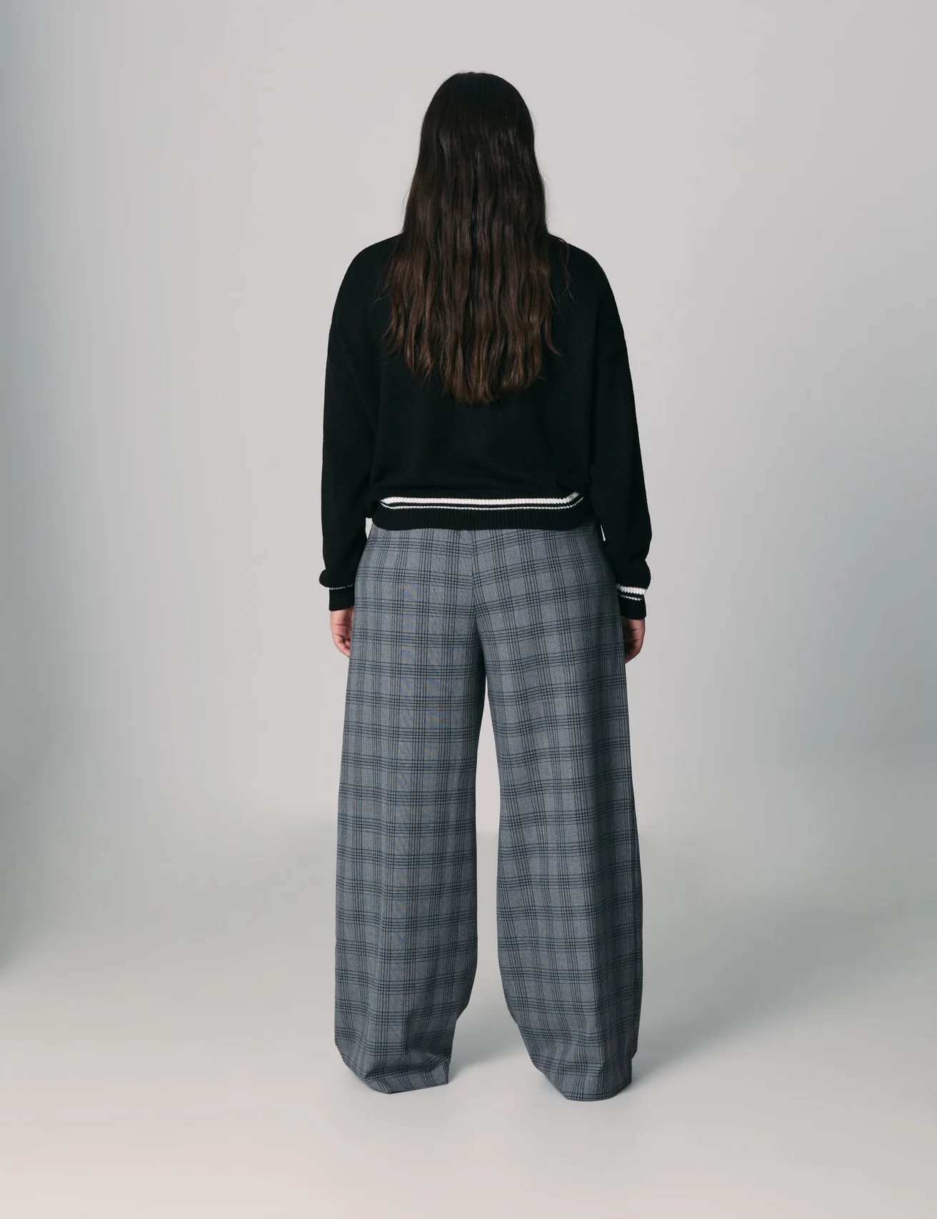 Pantalon ample à carreaux gris clair