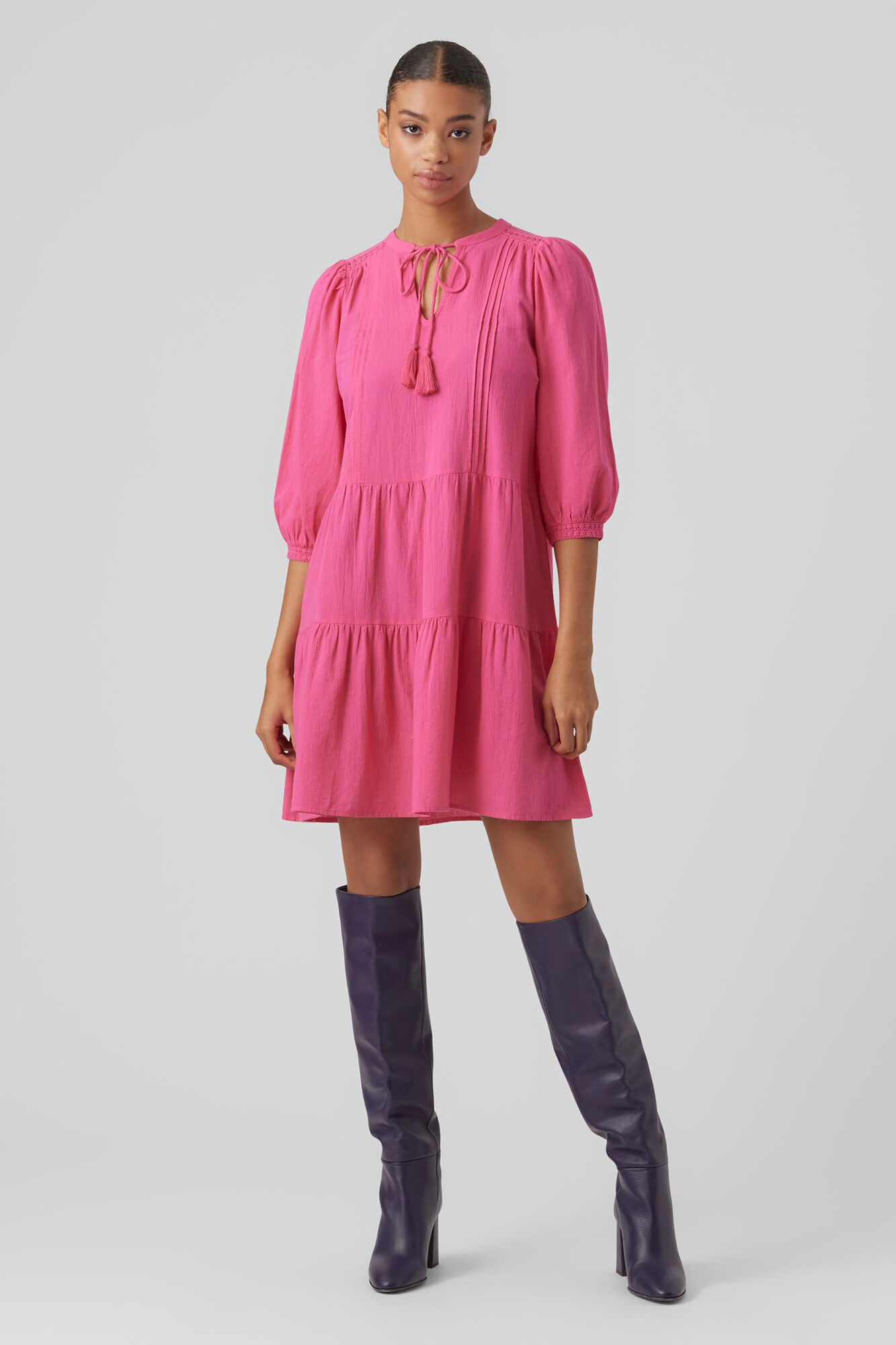 Vestido com mangas globo e fechamento com cordão na parte de trás - Rosa