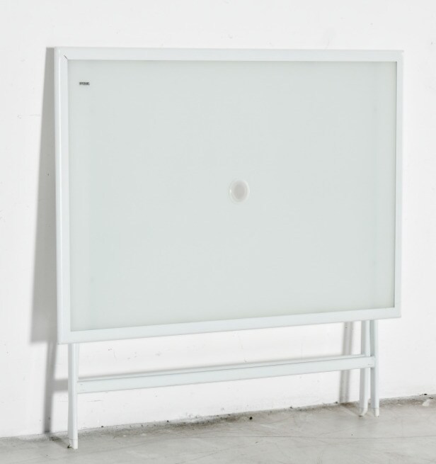 Outsunny Klapptisch mit einem Schirmloch weiß 110L x 70B x 70H cm