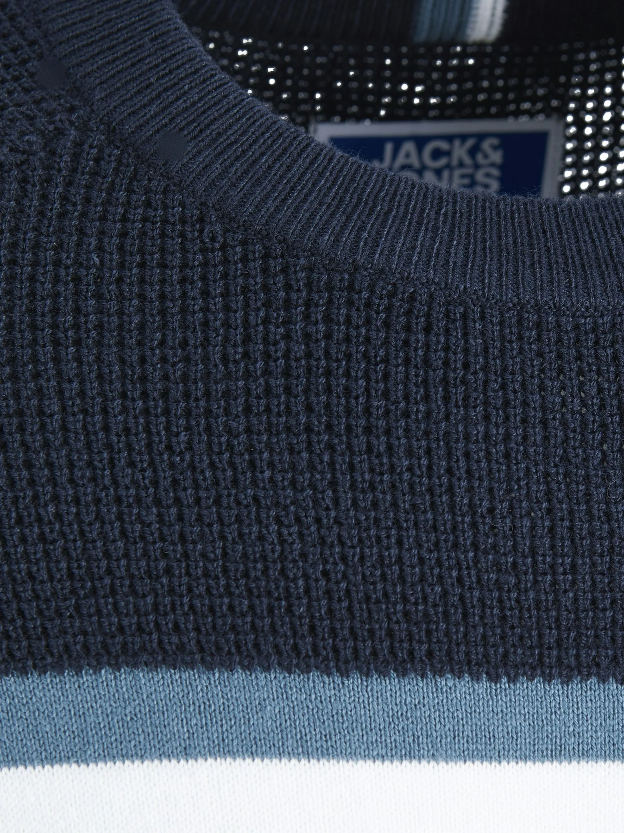 Junger Pullover