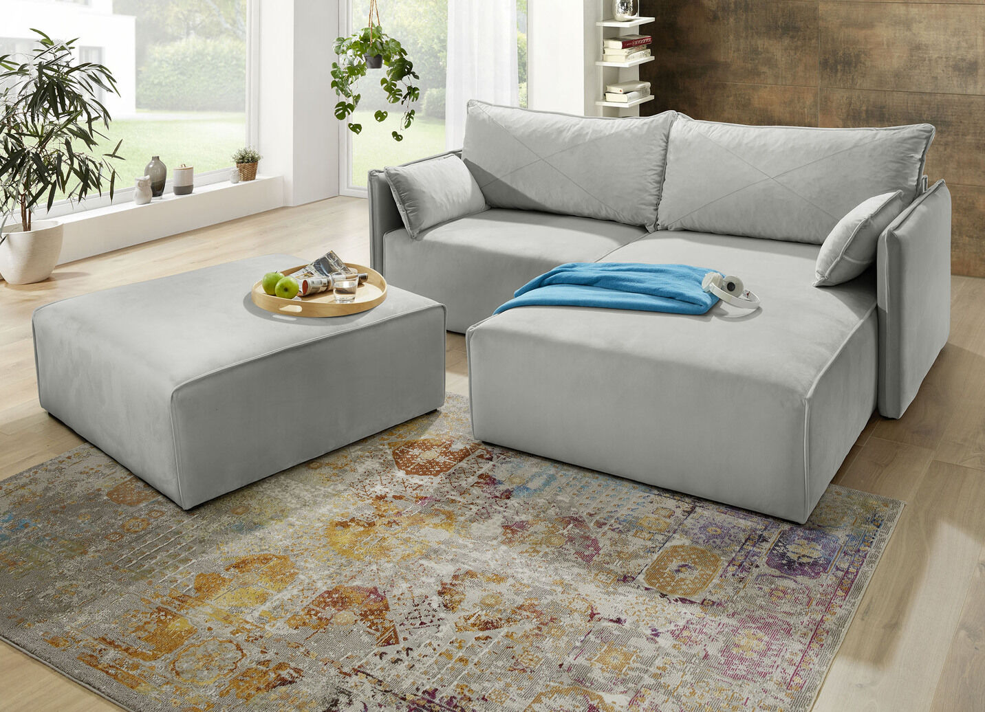 Polsterecke mit Bettfunktion und Hocker
