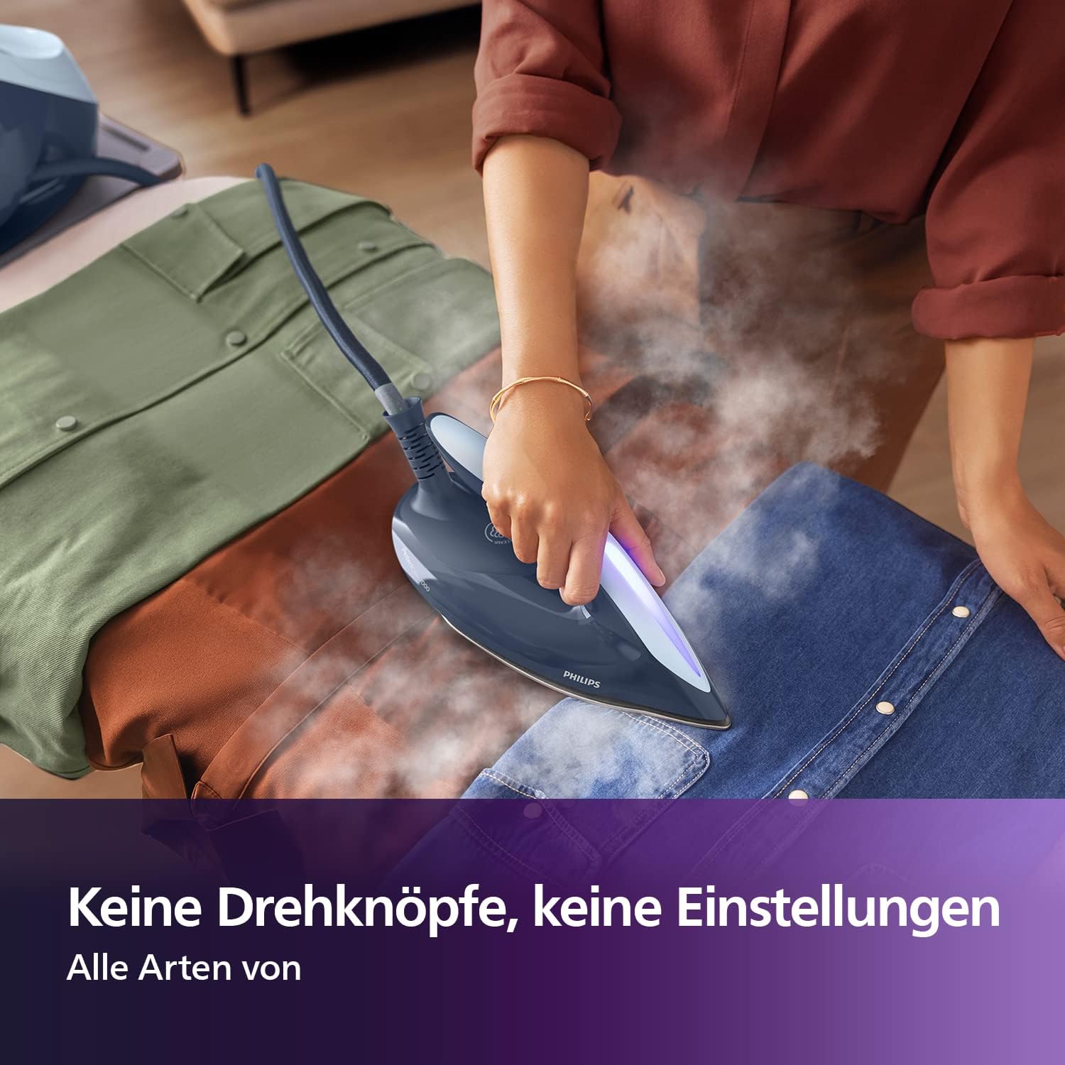 Philips PerfectCare 7000 Series Dampfbügelstation - 2100 W, 600 g Dampfstoß, 8,0 bar Pumpendruck, OptimalTEMP Technologie, 1,8 L Tank, Marine-/Dunkelblau (PSG7030/20)