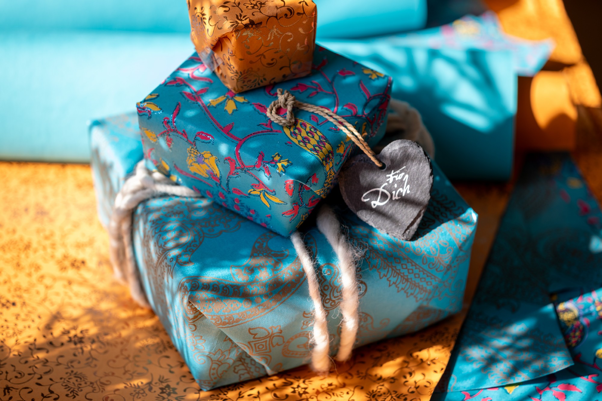 Geschenkpapier 'Pfauen', blau, multicolor, B 70 cm, L 50 cm günstig bestellen