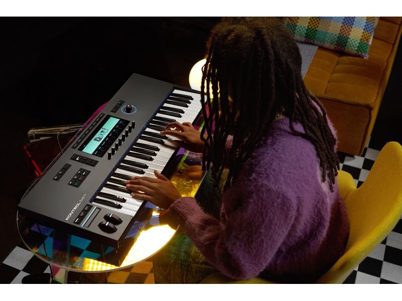 Native Instruments Keyboard Controller Kontrol S49 MK3 inkl Controller-Keyboard mit 49 halbgewichteten Tasten und Komplete 15 Standard