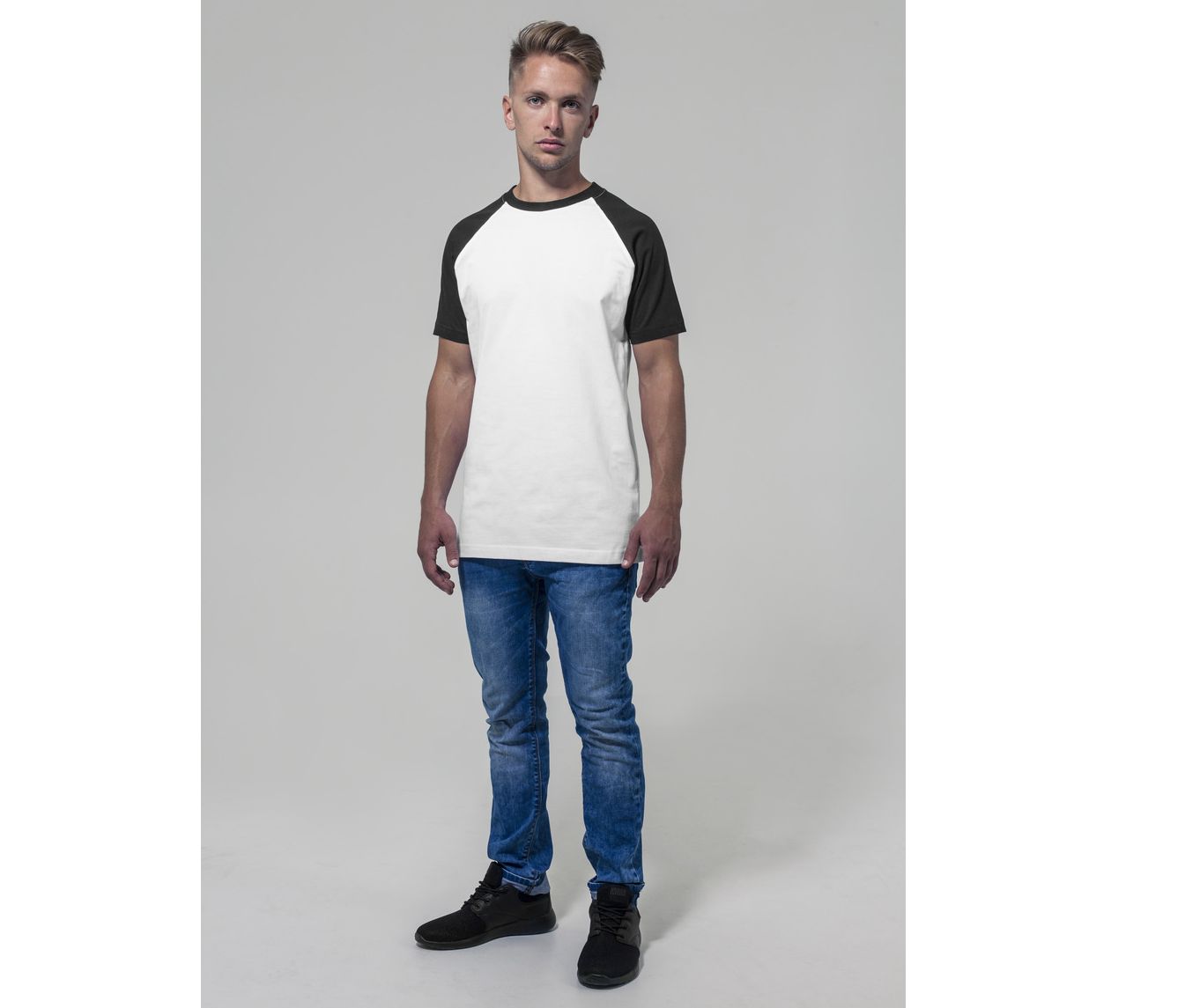 BUILD YOUR BRAND BY007 - T-shirt Baseball Confort et Style Moderne