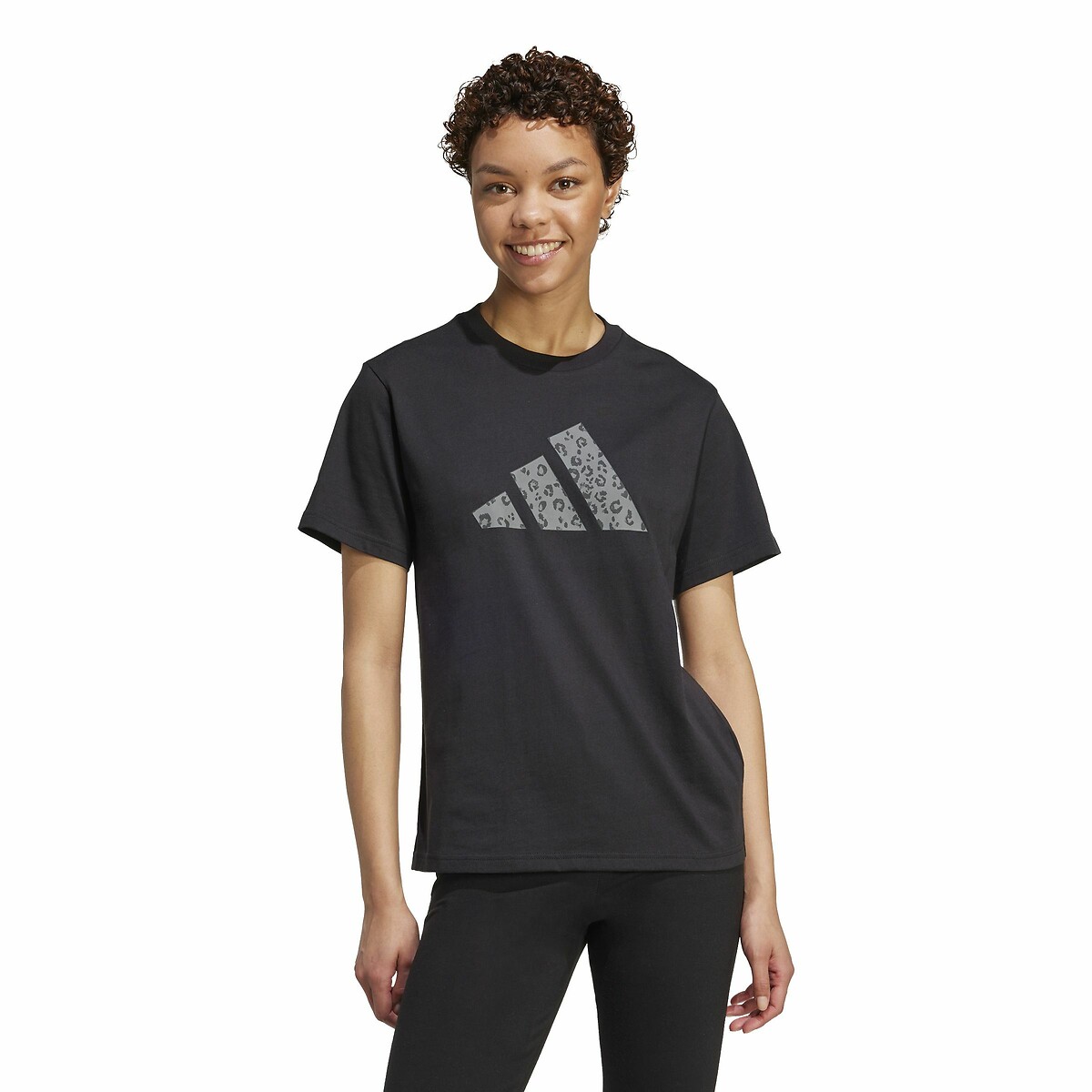 ADIDAS ROUPAS ESPORTIVAS<br>Camiseta com logo grande de leopardo
