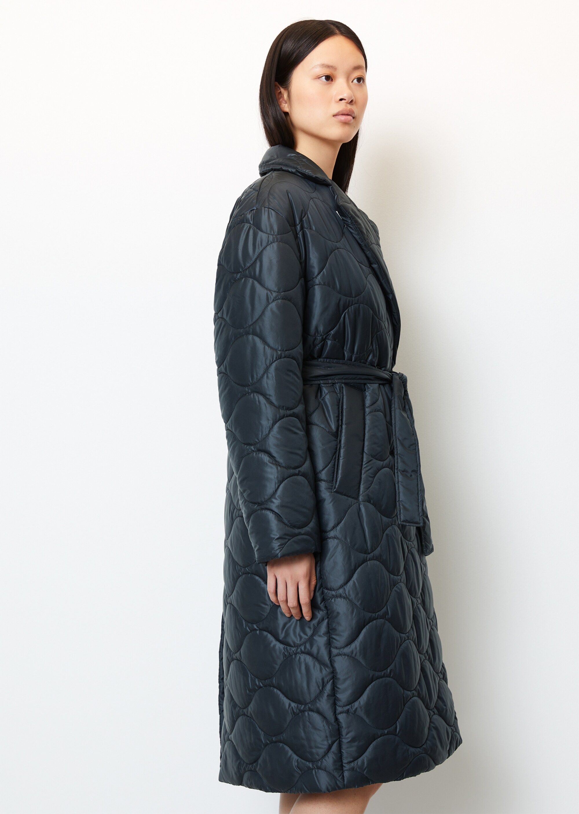 Steppmantel im Bathrobe-Coat-Stil relaxedaus recyceltem Polyester