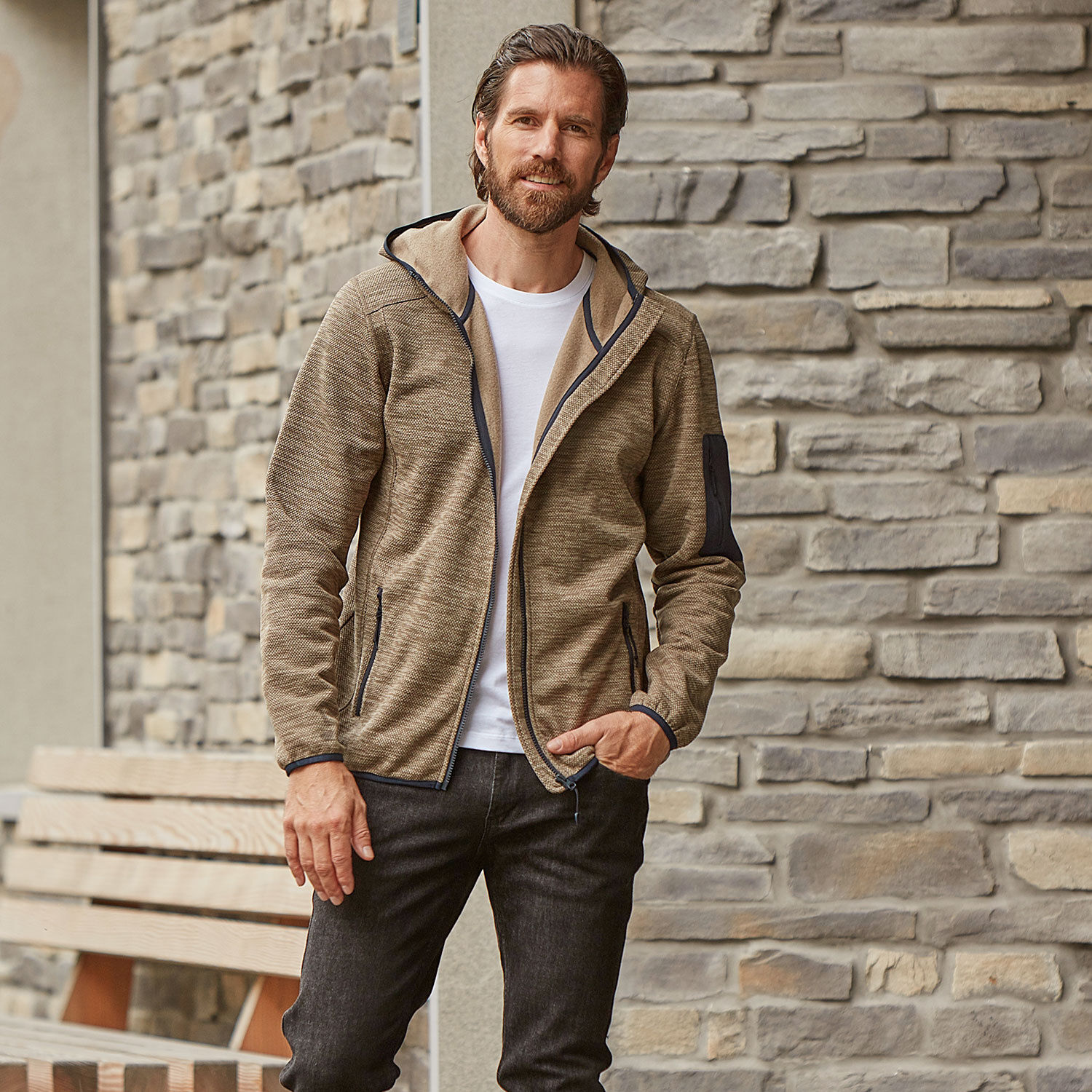 Sportive Fleece Jacke mit Kapuze