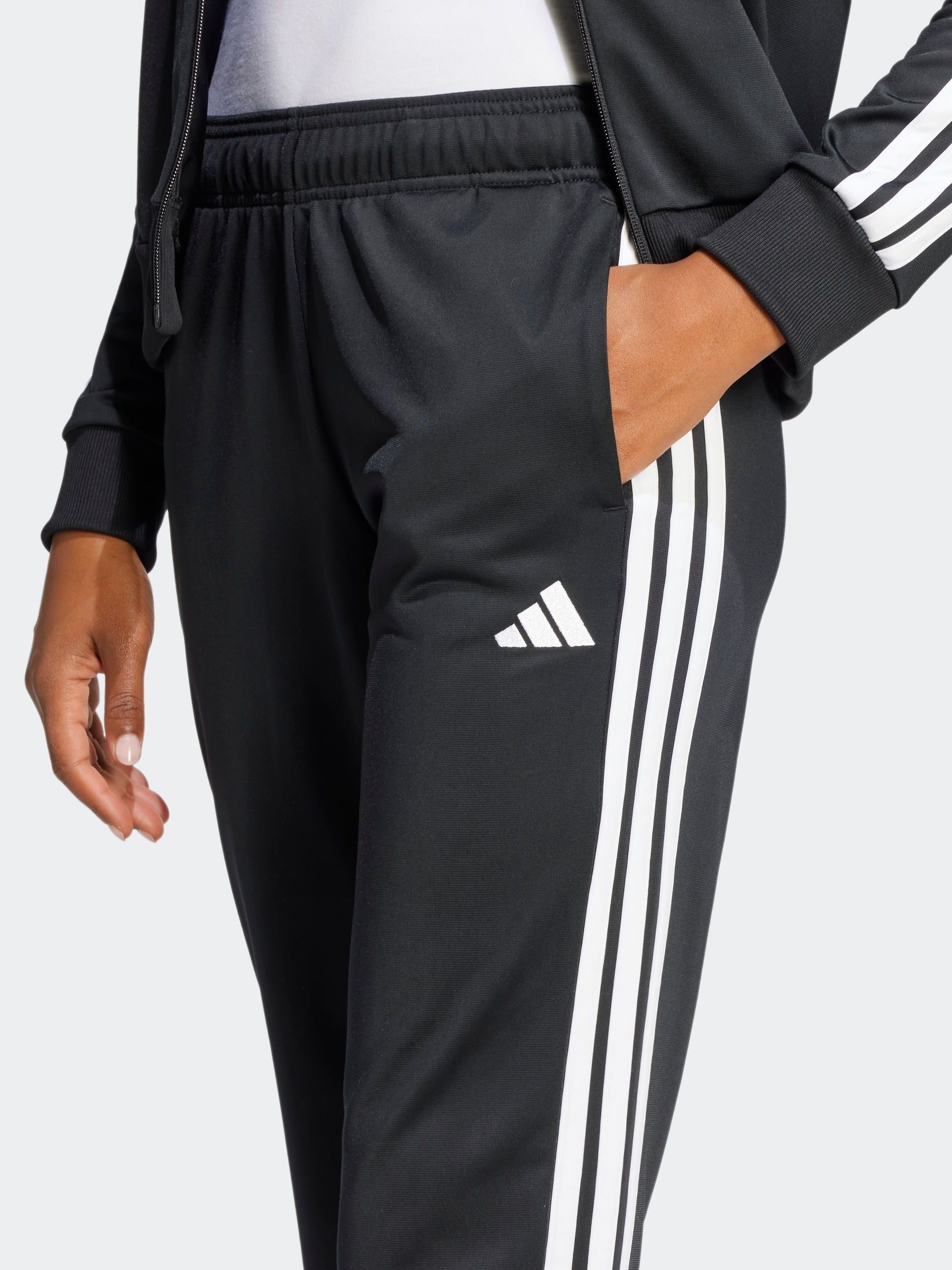 Zwart - adidas Essentials trainingspak met 3 strepen