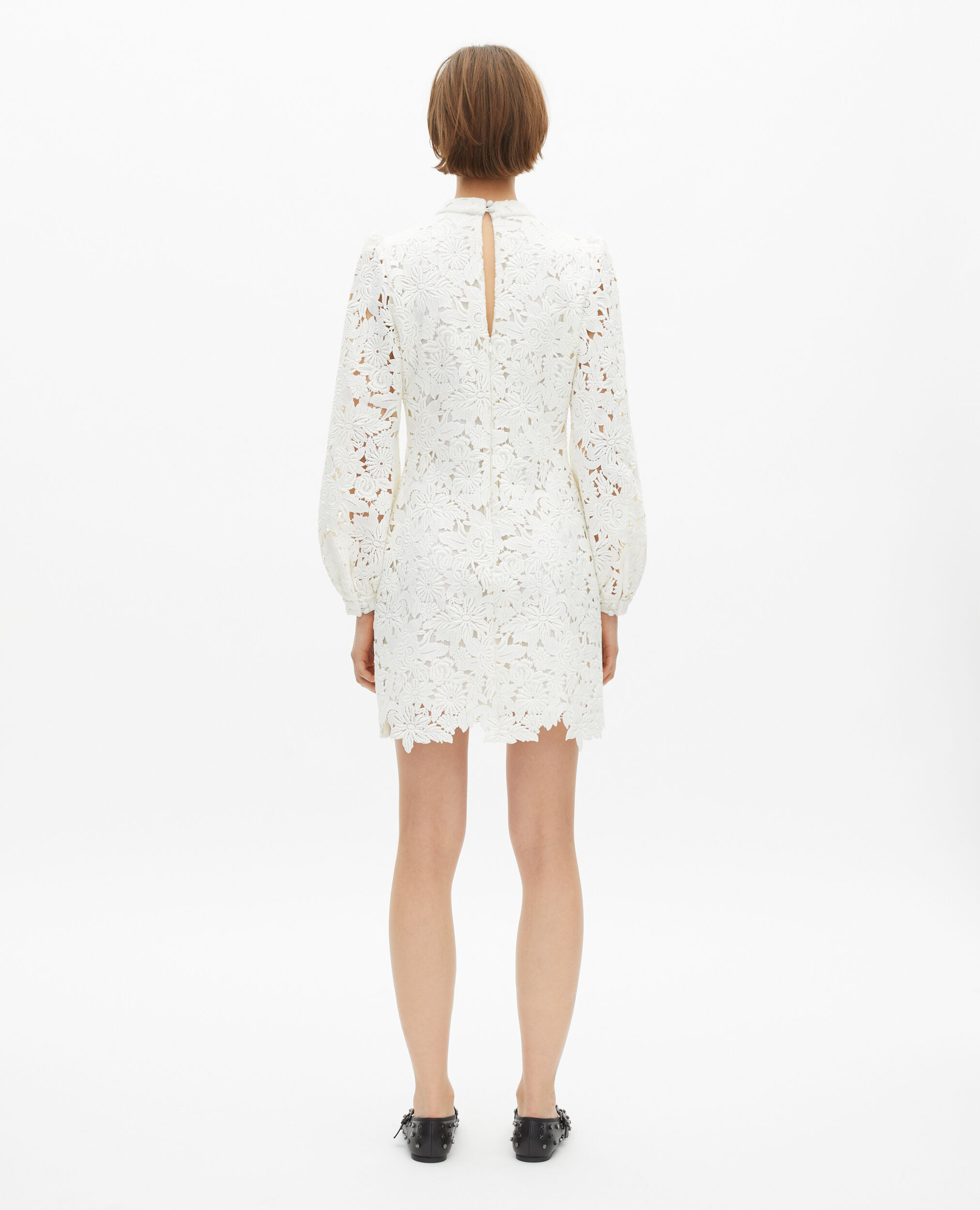 Robe courte en dentelle fleurie écrue