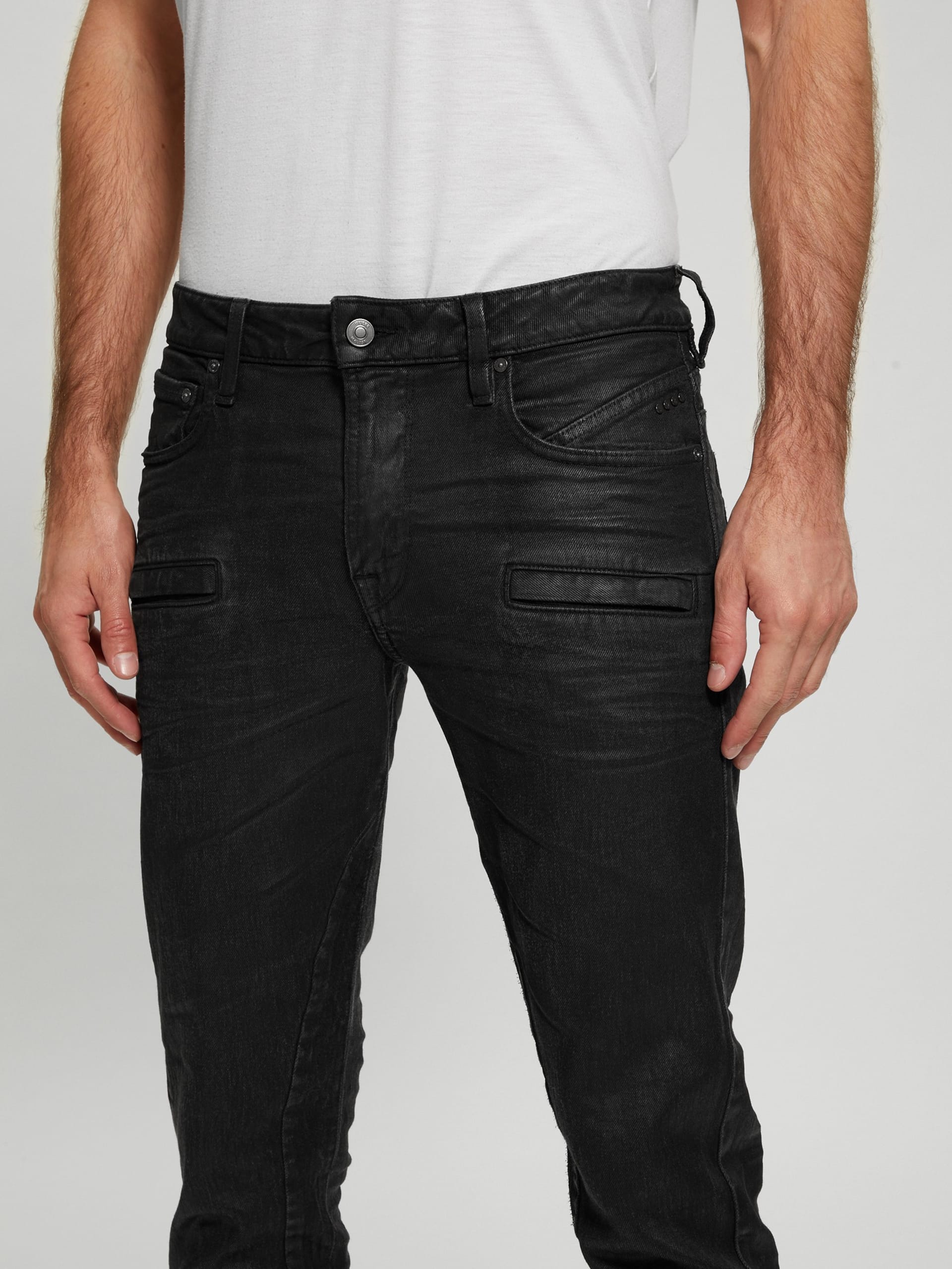 Calça jeans Finnley revestida, corte slim e afunilado.