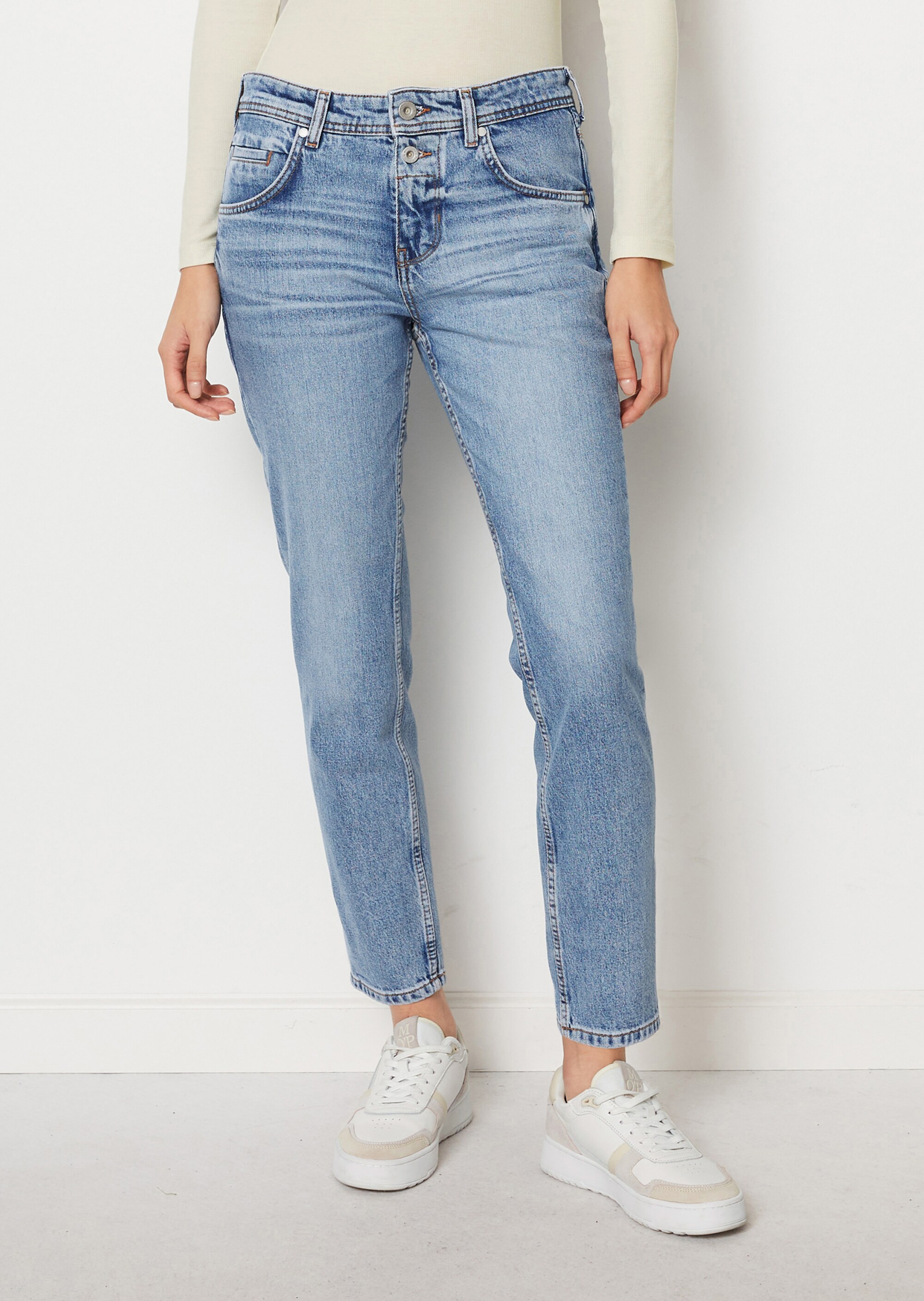 Jeans Modell THEDA Boyfriendmit softem Lyocell