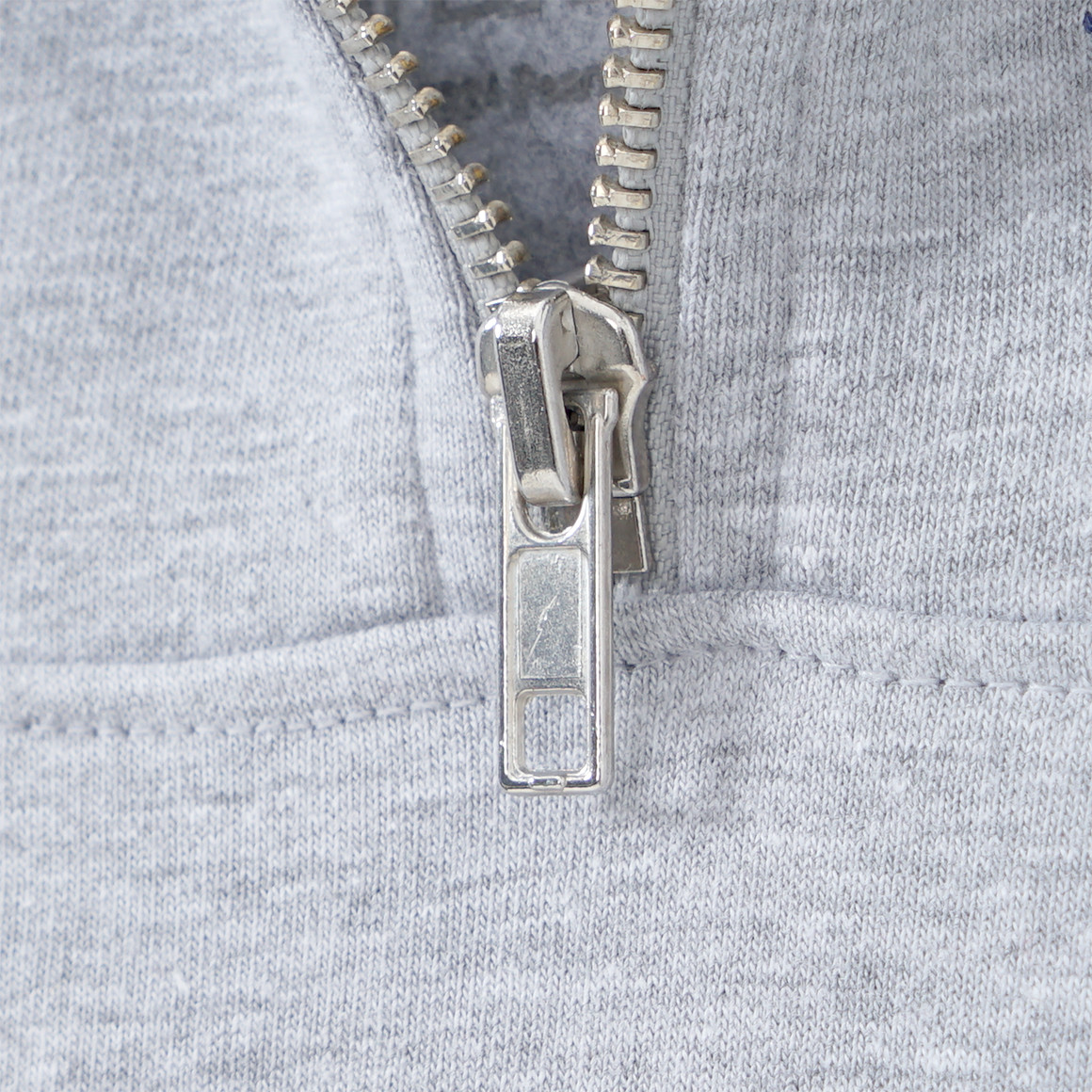Jonas Nielsen Peanuts Sweatshirt im Troyer-Style hellgrau