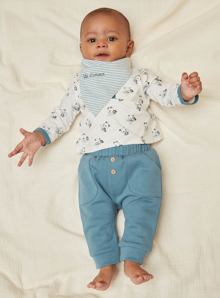Body T-shirt écru, pantalon bleu et bandana écru et bleu grisé