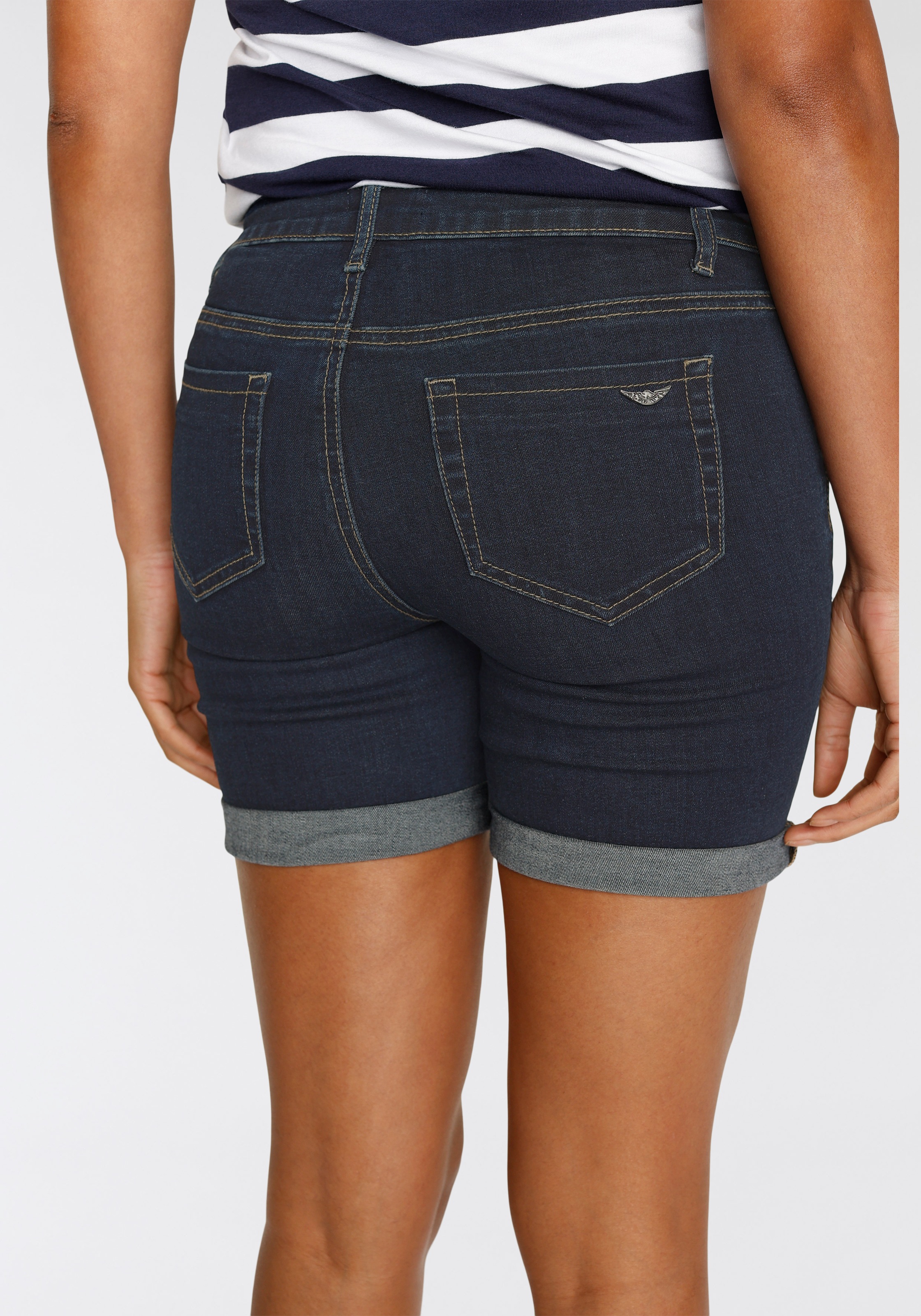 Arizona Jeansshorts »Ultra-Stretch«, extra eng geschnitten,  krempelbare Beinabschlüsse