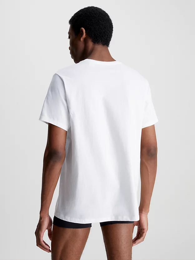 Pacote com 3 camisetas - Clássicas de algodão