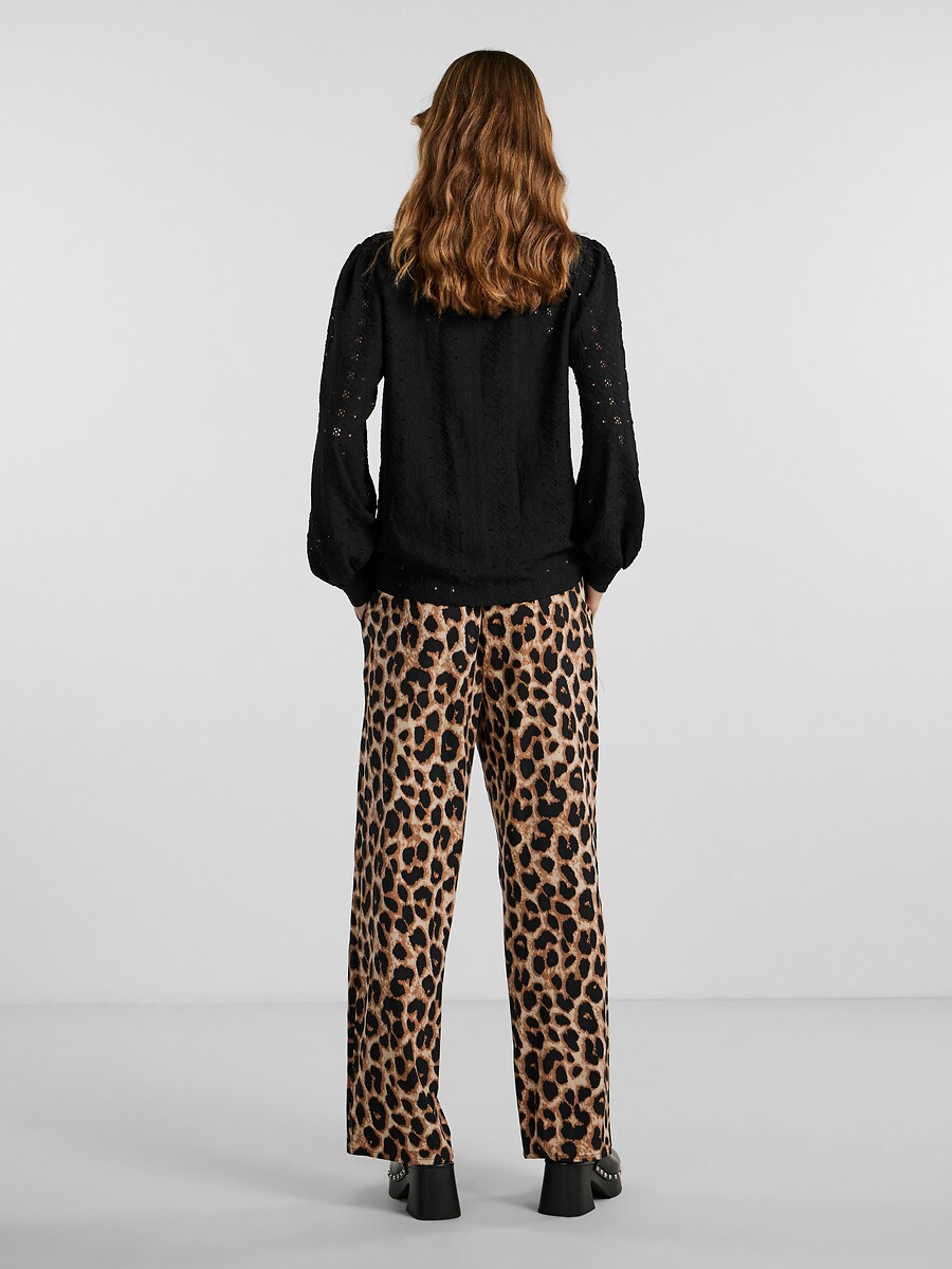 PEÇAS<br>Calças com estampa de leopardo, cintura alta