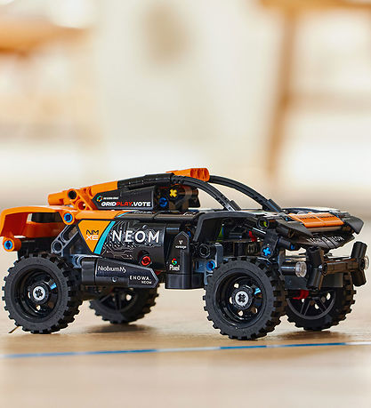 LEGO® Technic - NEOM McLaren Extreme E Race Car 42166 - 252 Teil