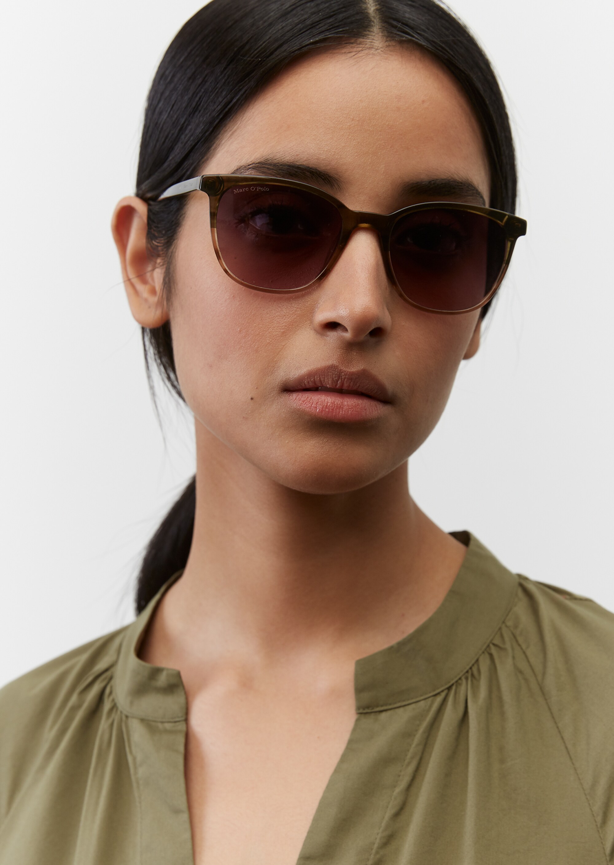 Damen-Sonnenbrille mit getönten Gläsern