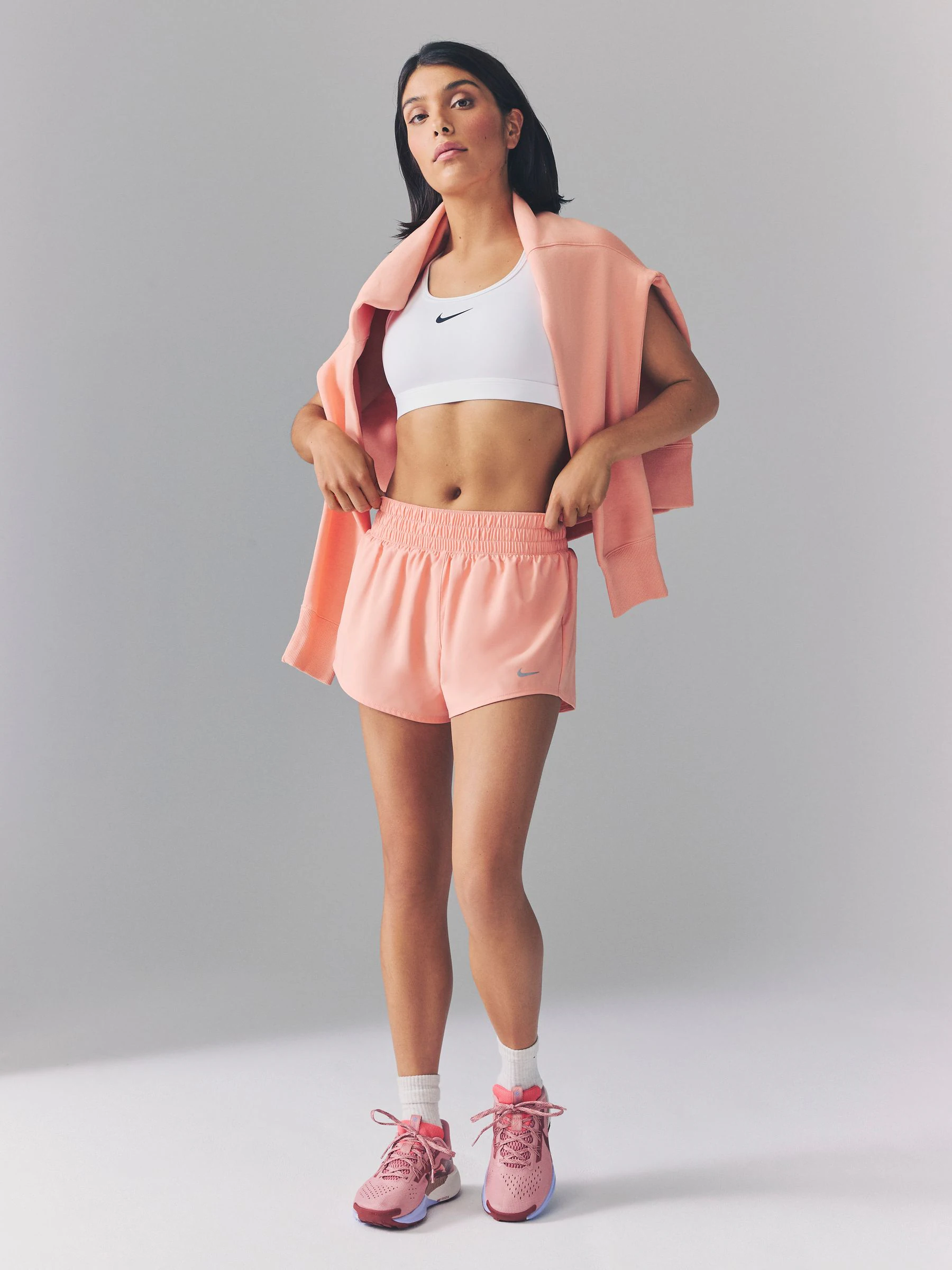 Abrikoosoranje - Nike One Dri-FIT 3 inch short met halfhoge taille en geïntegreerde slip