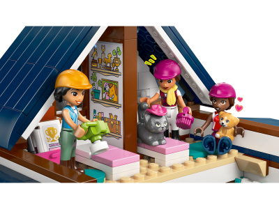 LEGO Paardenstal en manege (42688)