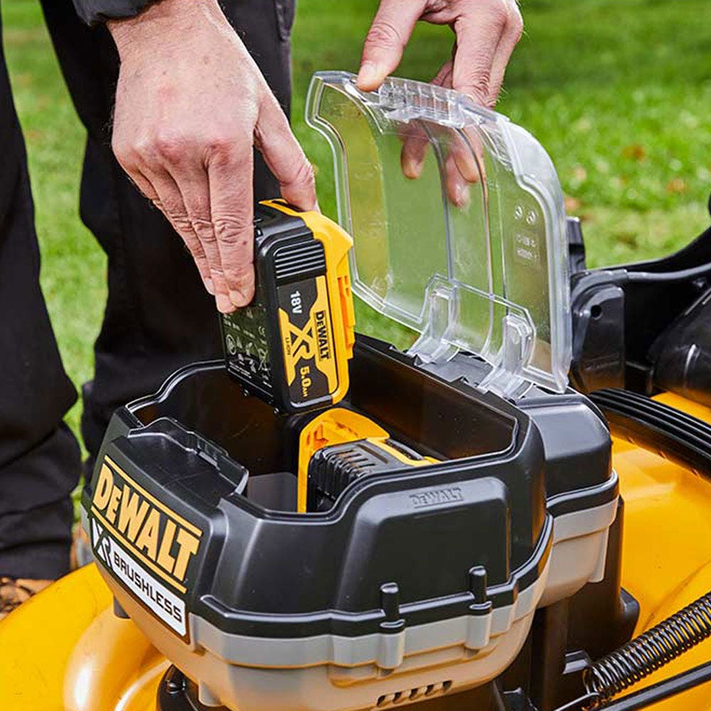 Cortador de grama DEWALT 36V (18X2) XR sem escova de 510 mm, modelo DCMW564N-XE