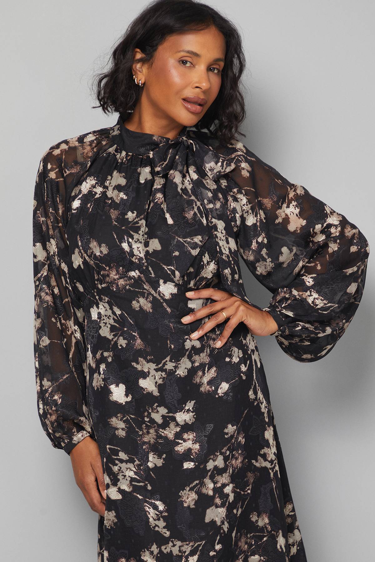 Wallis Robe Midi à Col Noué Motif Floral Dévoré