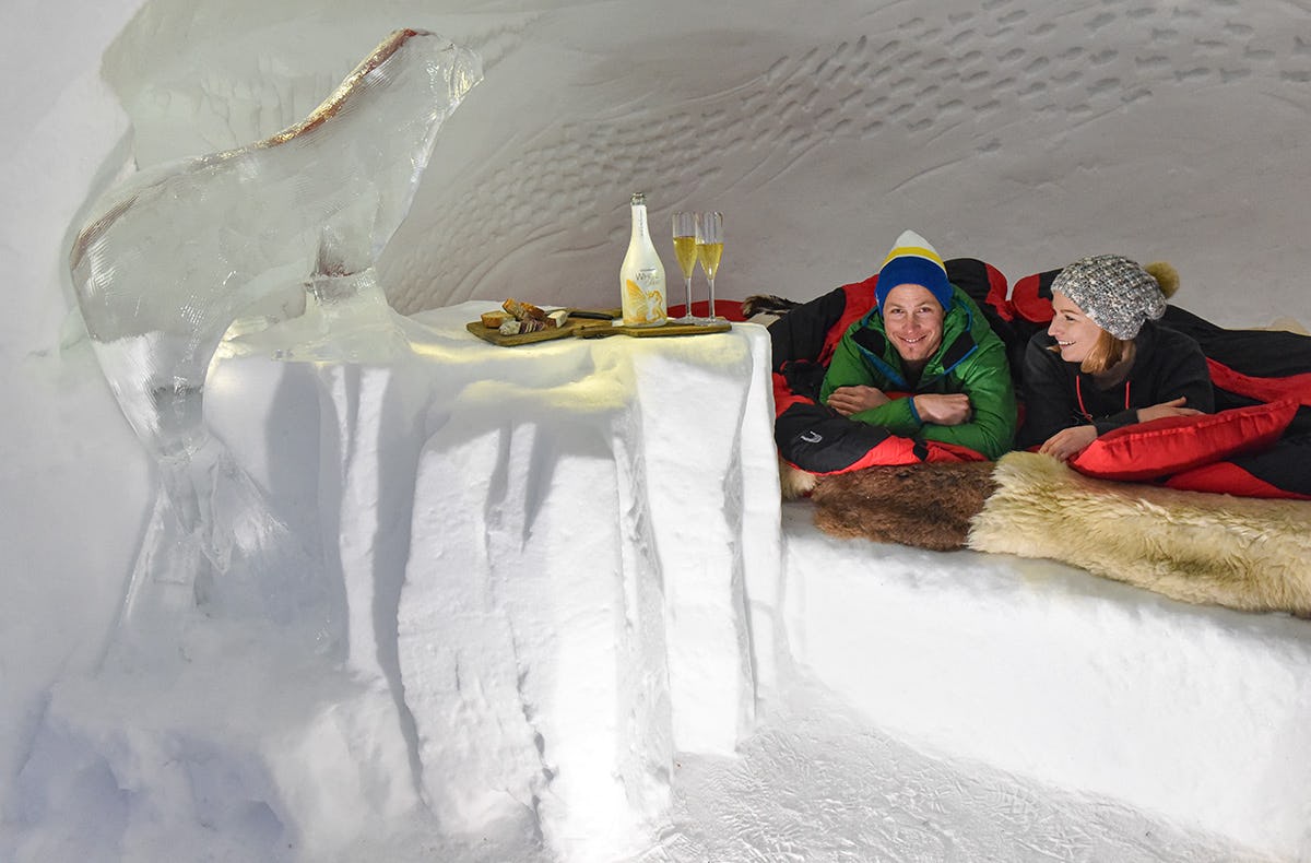 Iglu-Übernachtung in Davos-Klosters als besonderes Geschenk