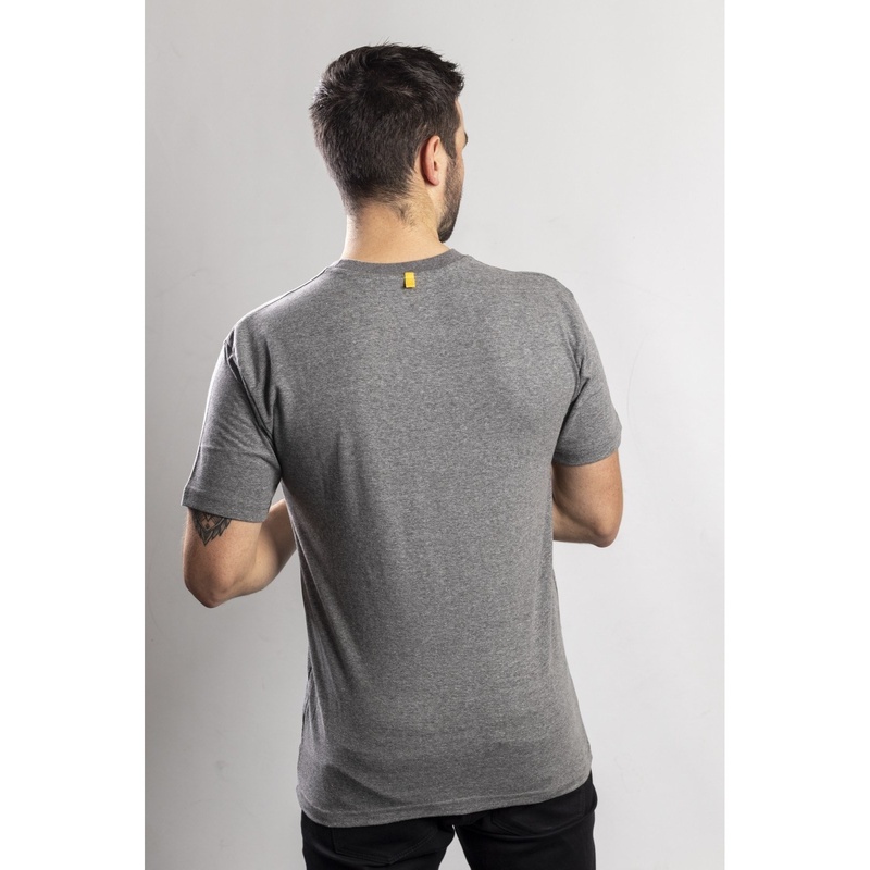 Camiseta com o logotipo da marca Caterpillar