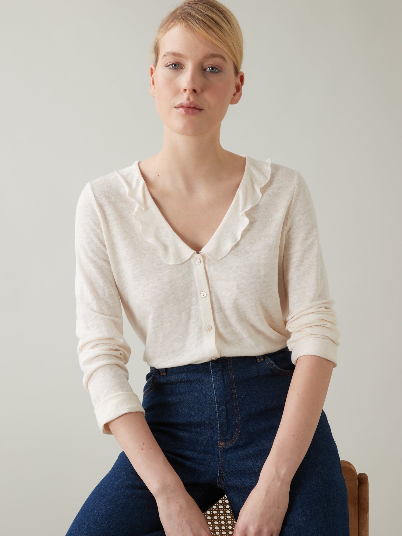 T-shirt lin boutonné femme col V volanté