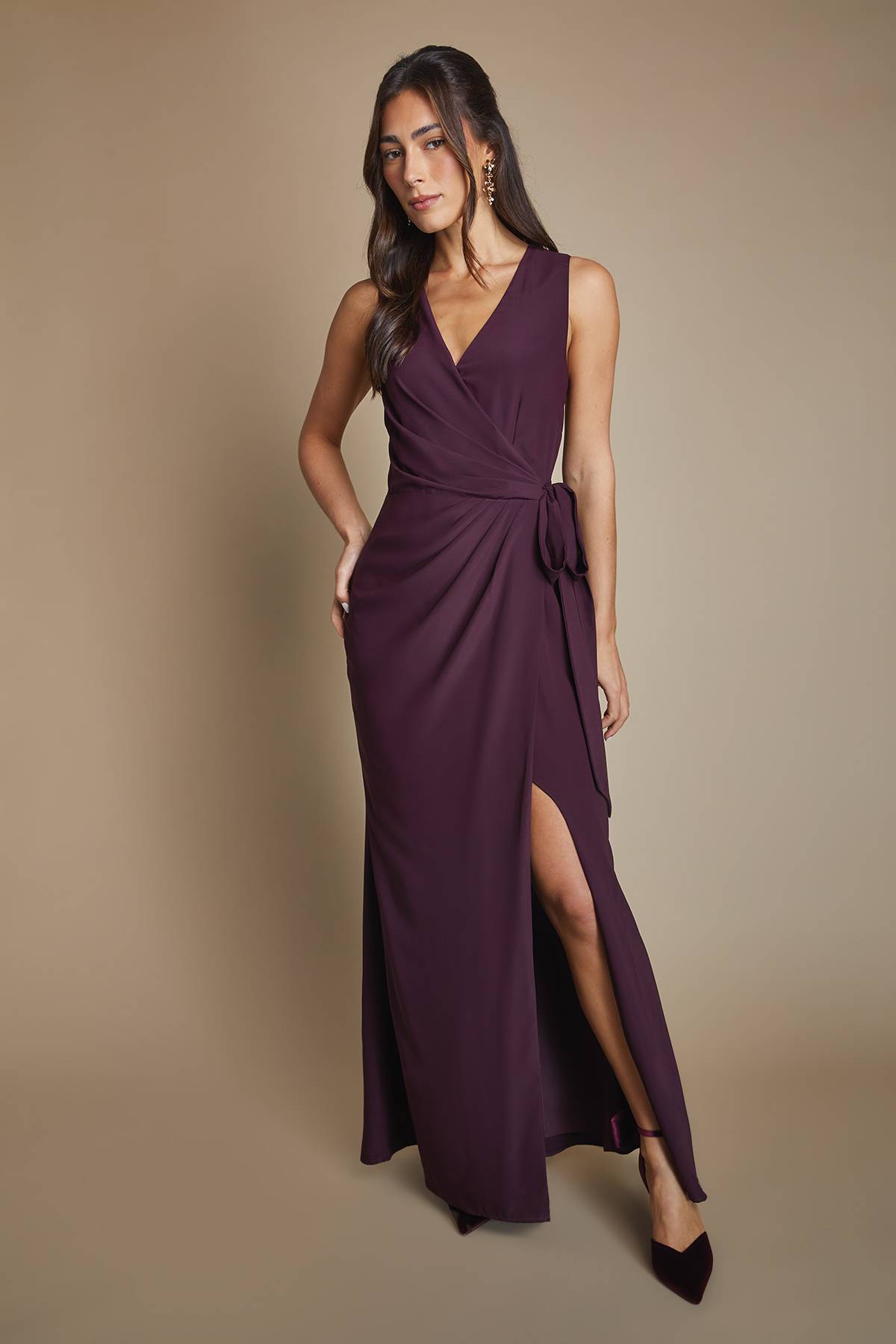 Coast Robe Longue de Demoiselle d'Honneur en Crêpe avec Détail Cache-Cœur et Col en V