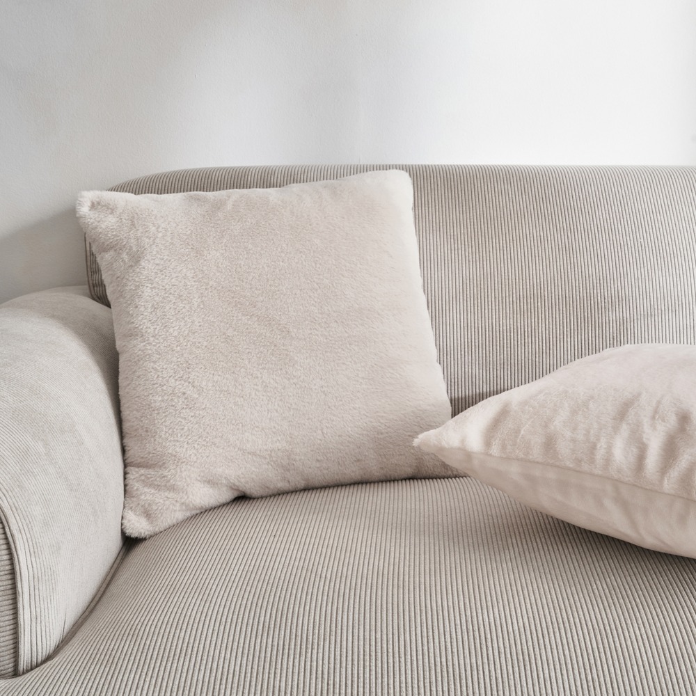 2 coussins beige garnis fausse fourrure poils longs 40x40cm - laponie