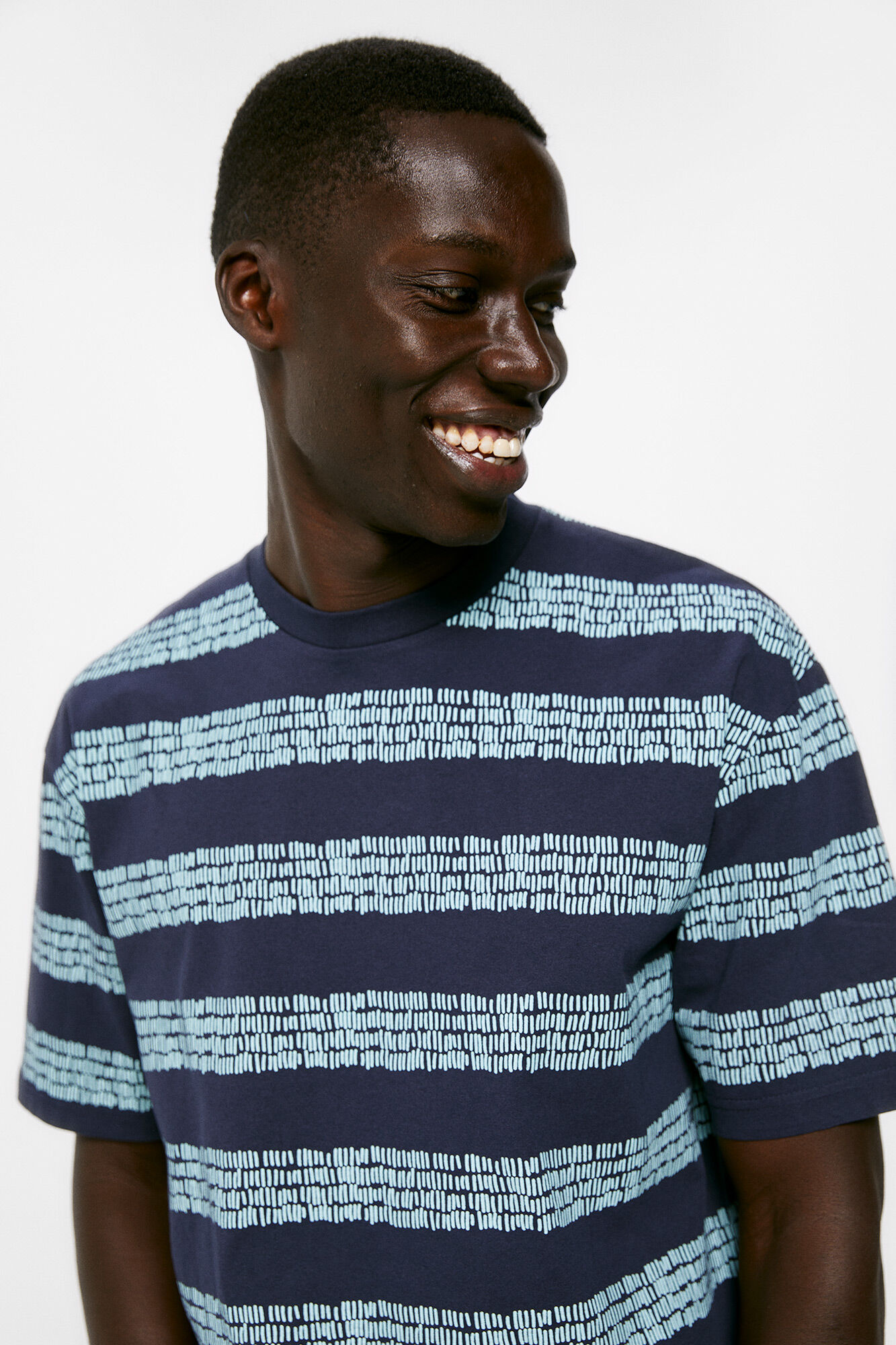 Camiseta listrada texturizada - azul escuro