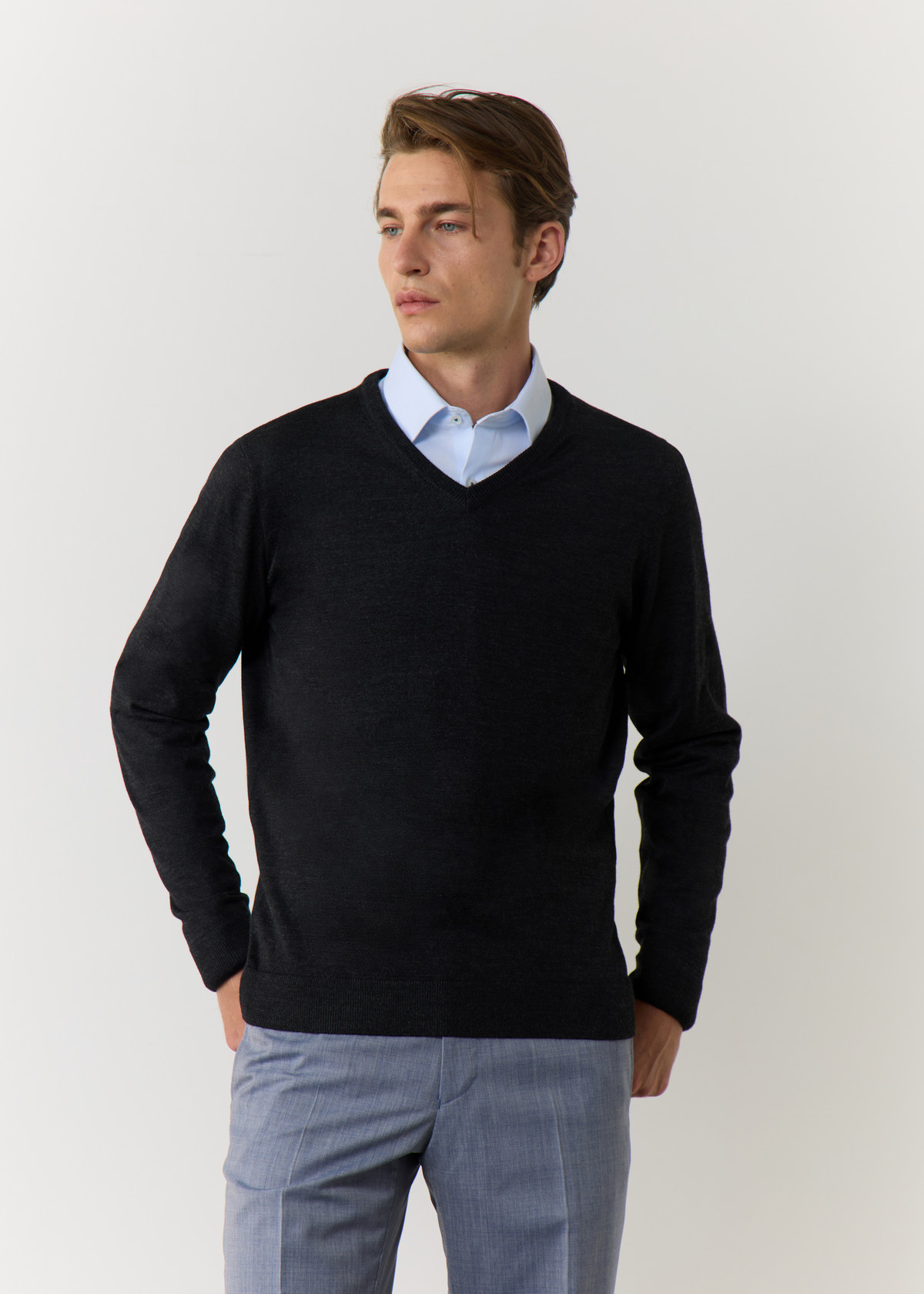 Pull col V en laine Mérinos mélangée unie anthracite