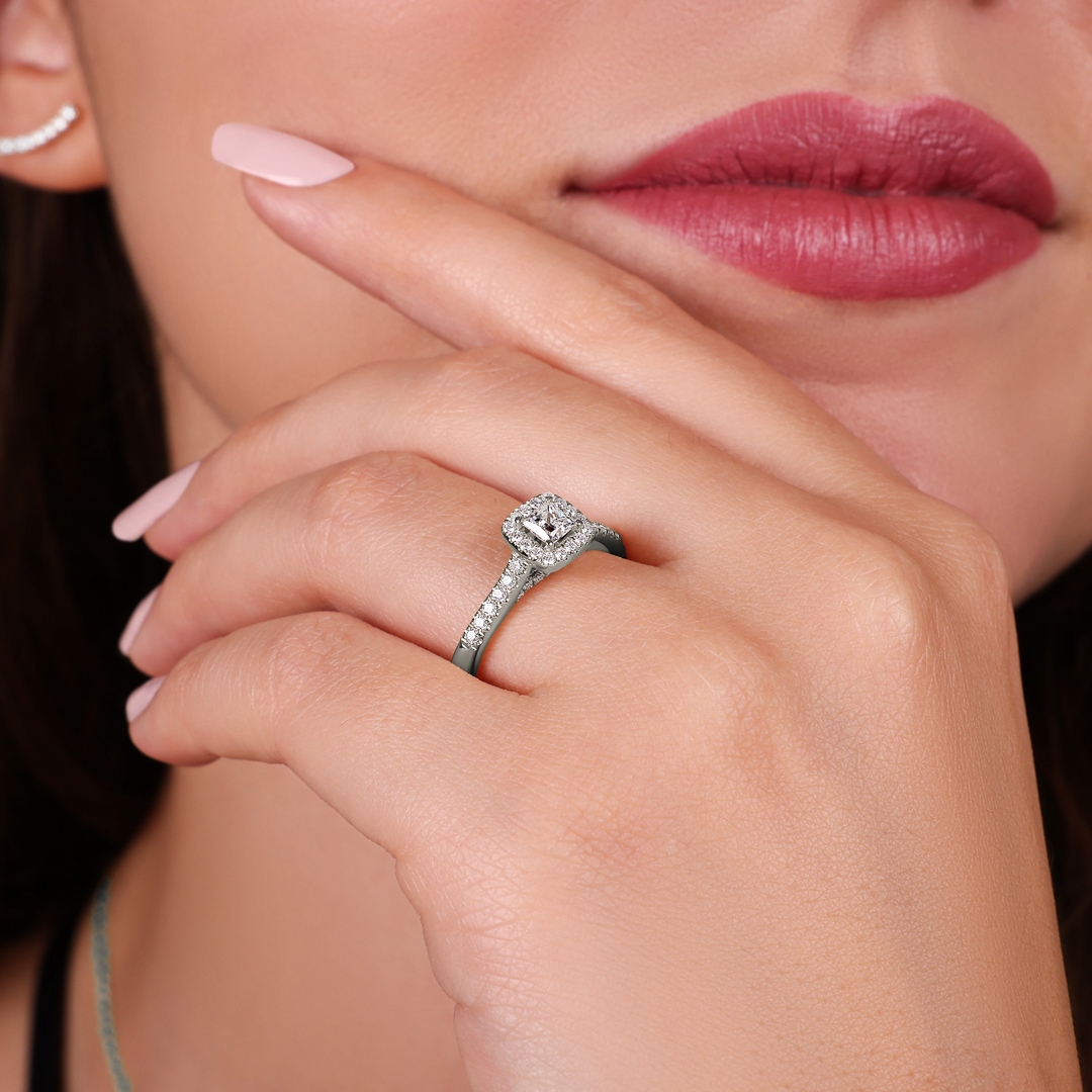 Princess Halo Diamantring 750/18 K Weissgold 0.65 ct G/si