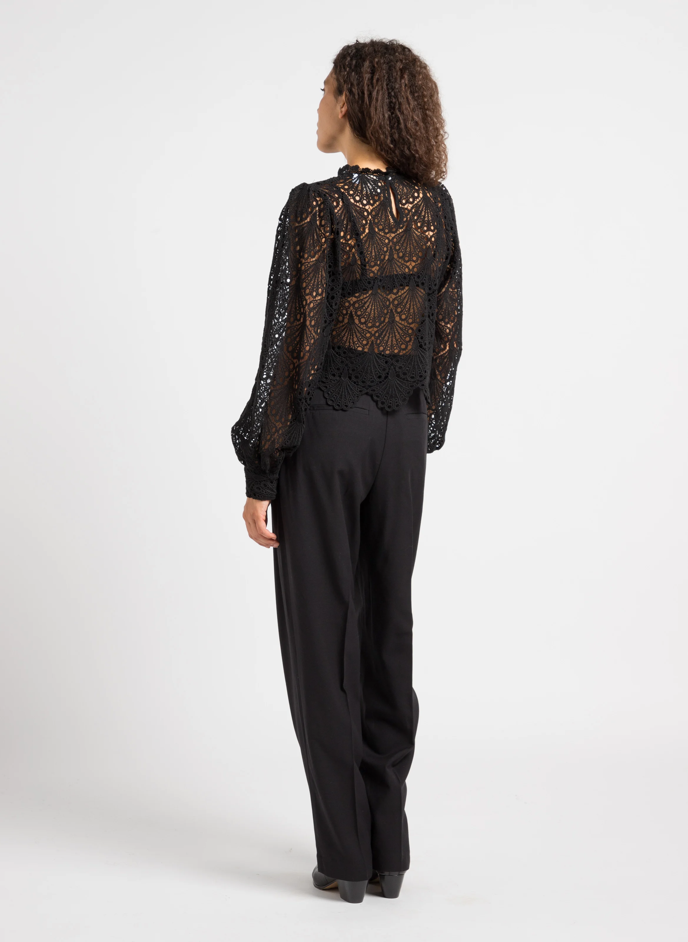 MINJA - Top col montant à dentelle en coton| Noir