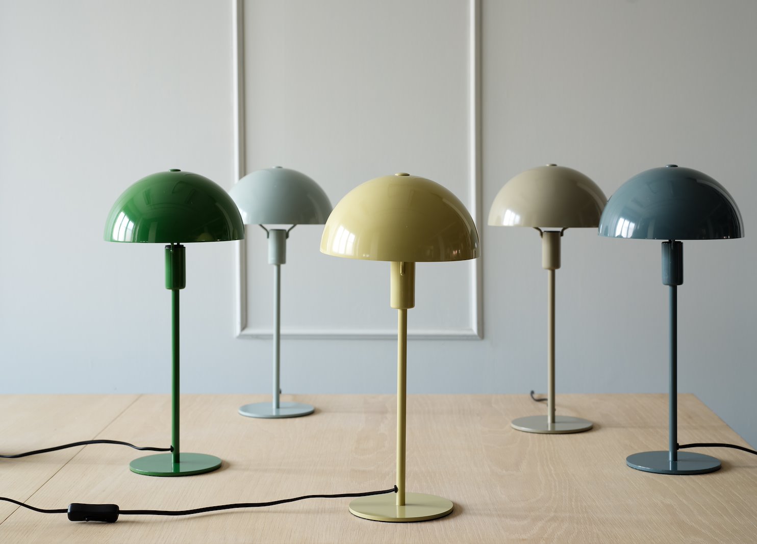 Vilde bordlampe Lys grå høyde 43cm med ledning og bryter Maks LED 6W E14
