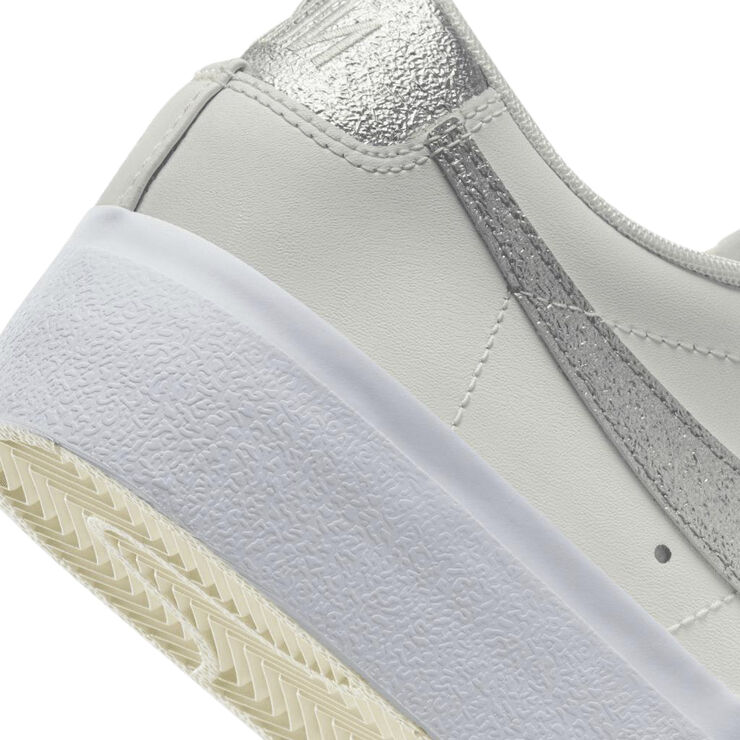 Nike blazer low platform Summit white/metallic silver-s