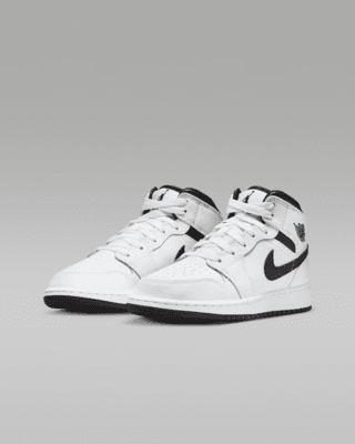 Air Jordan 1 Mid Older Kids' Shoes