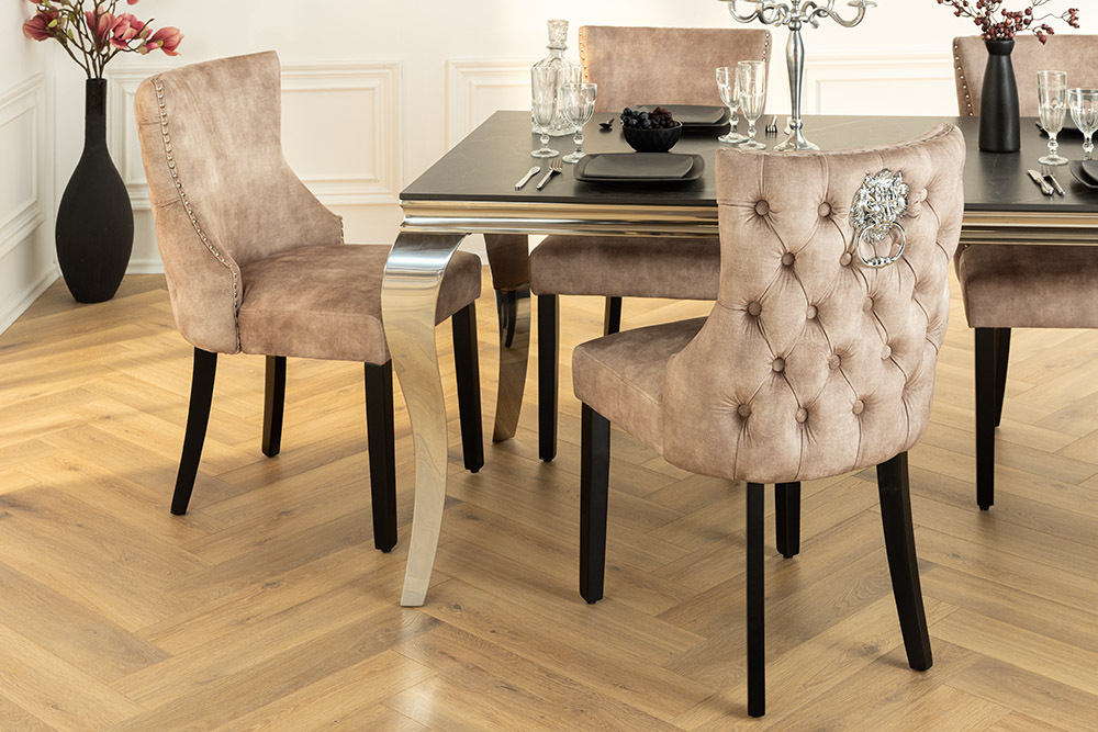 Chesterfield Stuhl CASTLE DELUXE beige Samt mit Löwenkopf Nieten