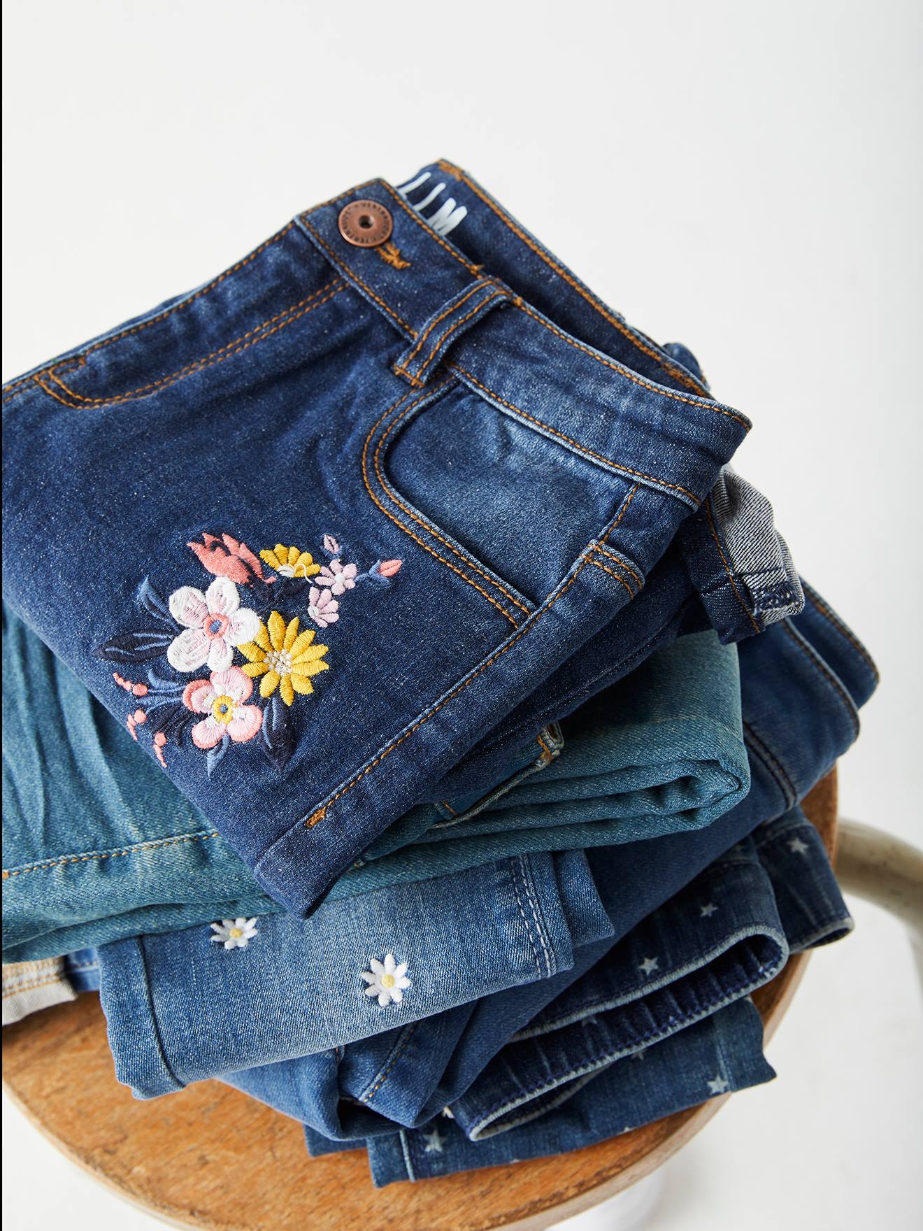 Calça jeans slim bordada 