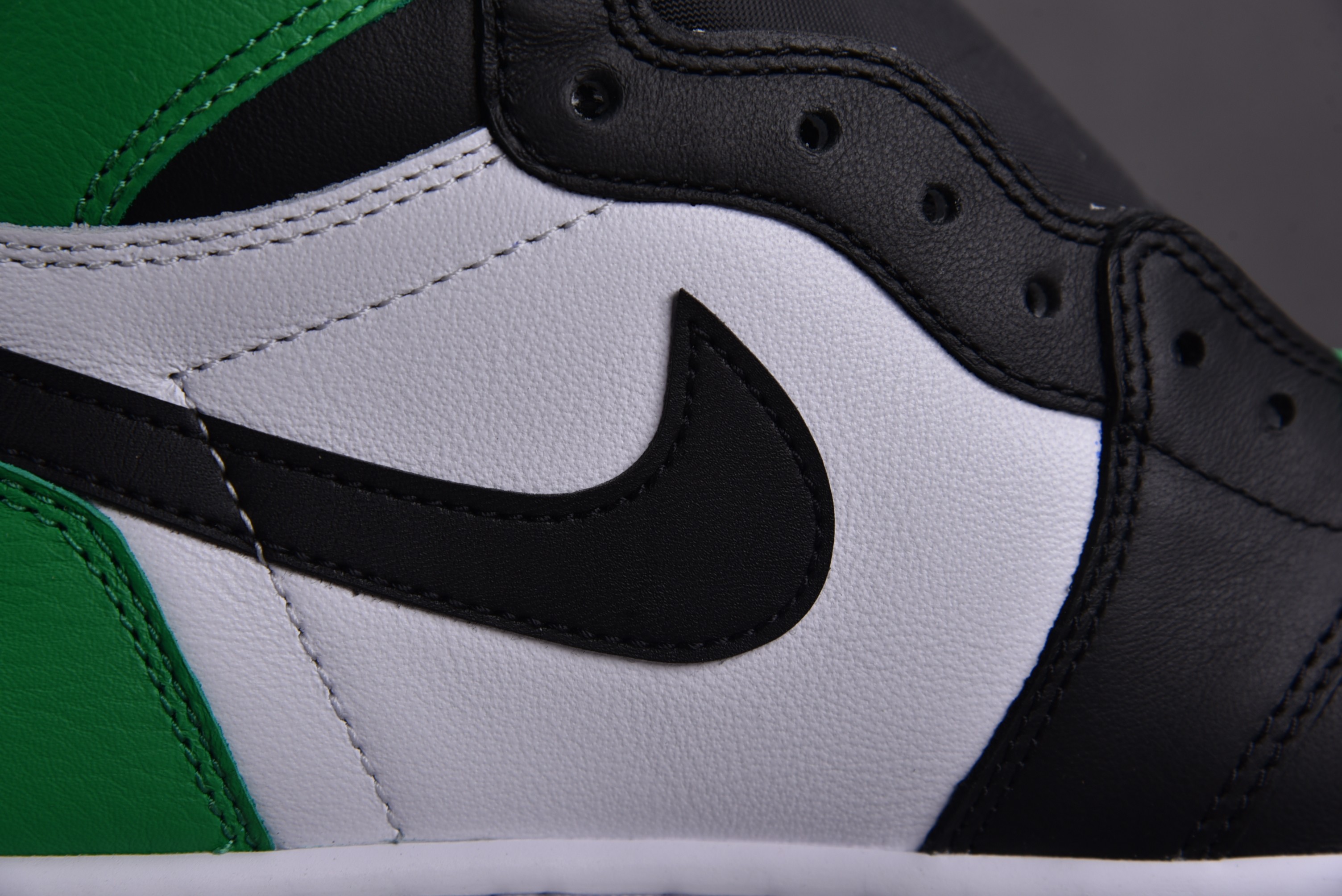 Jordan 1 Retro High OG Lucky Green