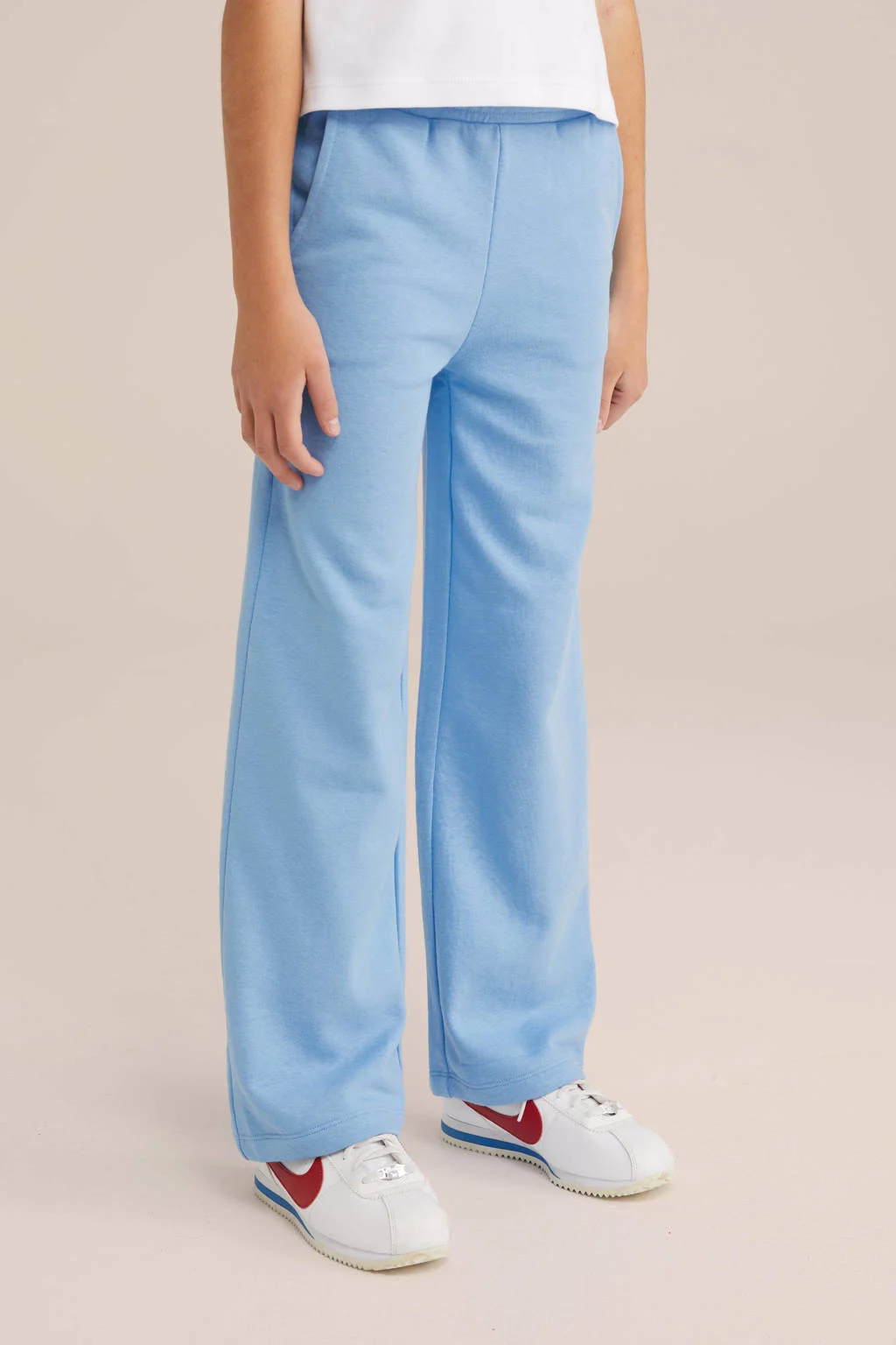 WE Fashion straight sweatpant lichtblauw