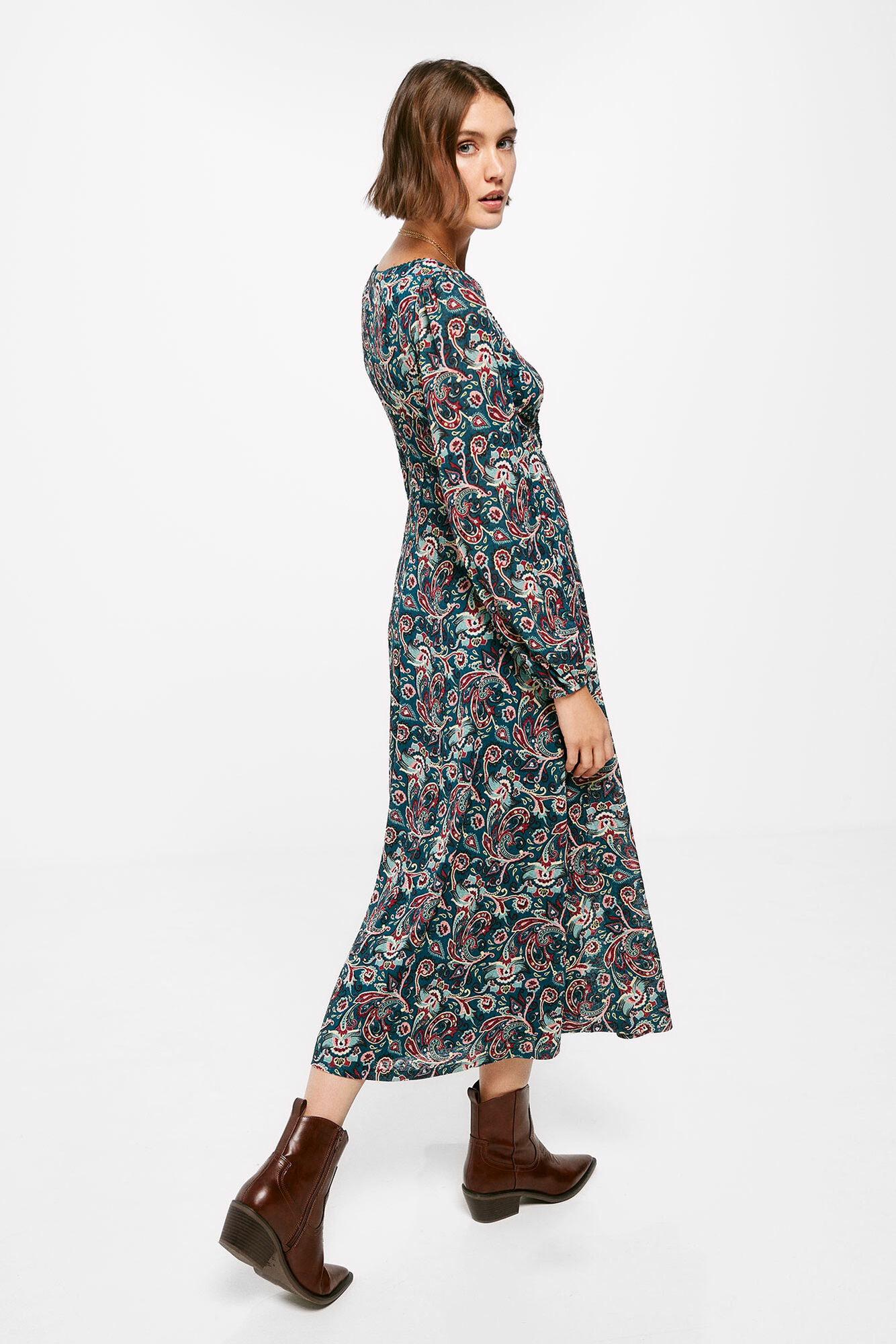 Vestido midi com estampa floral paisley